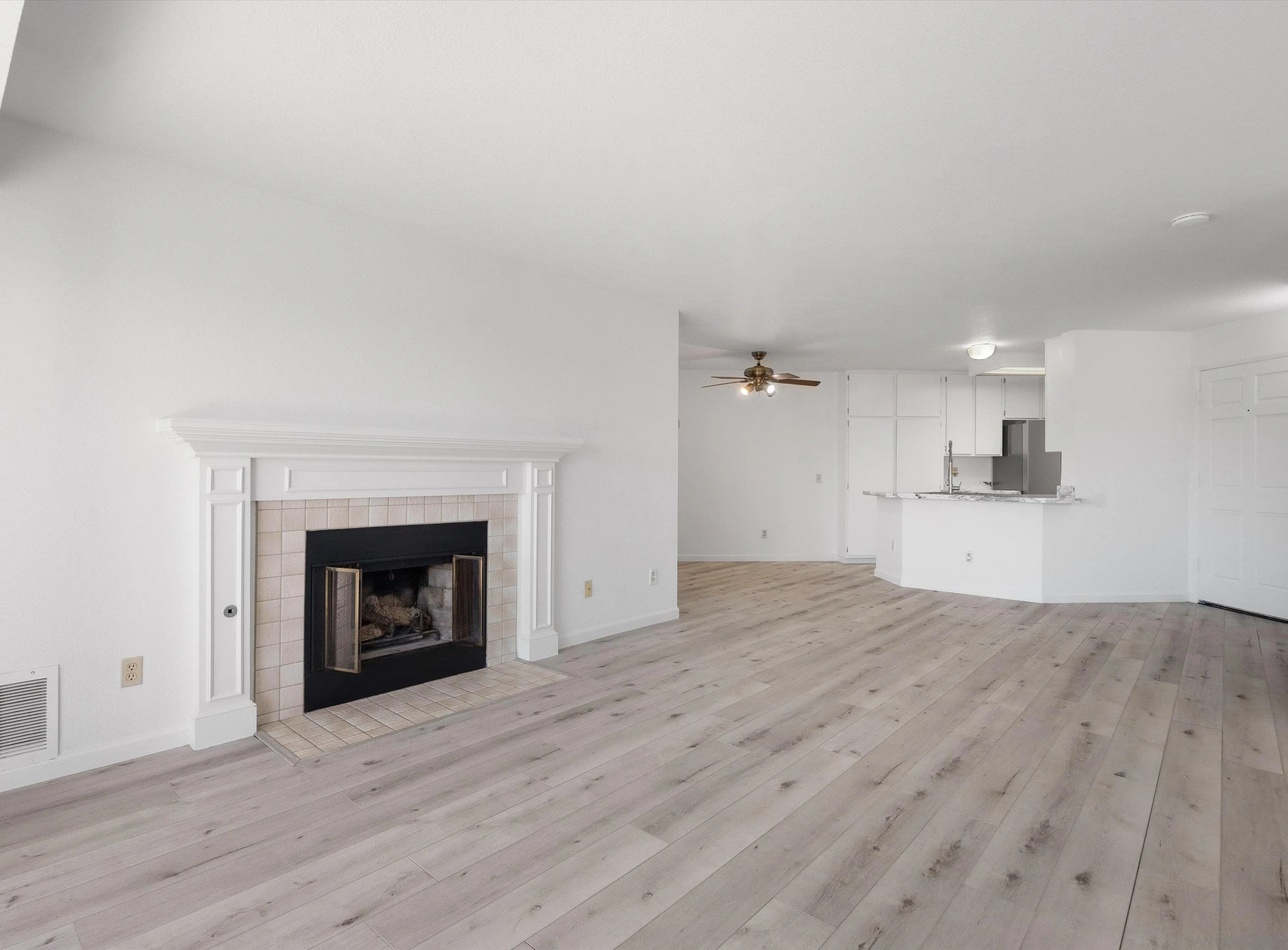 https://cdn.realtyfeed.com/cdn/127/260005995/48df5c26c5dc8519c97ce77dda819114.webp
