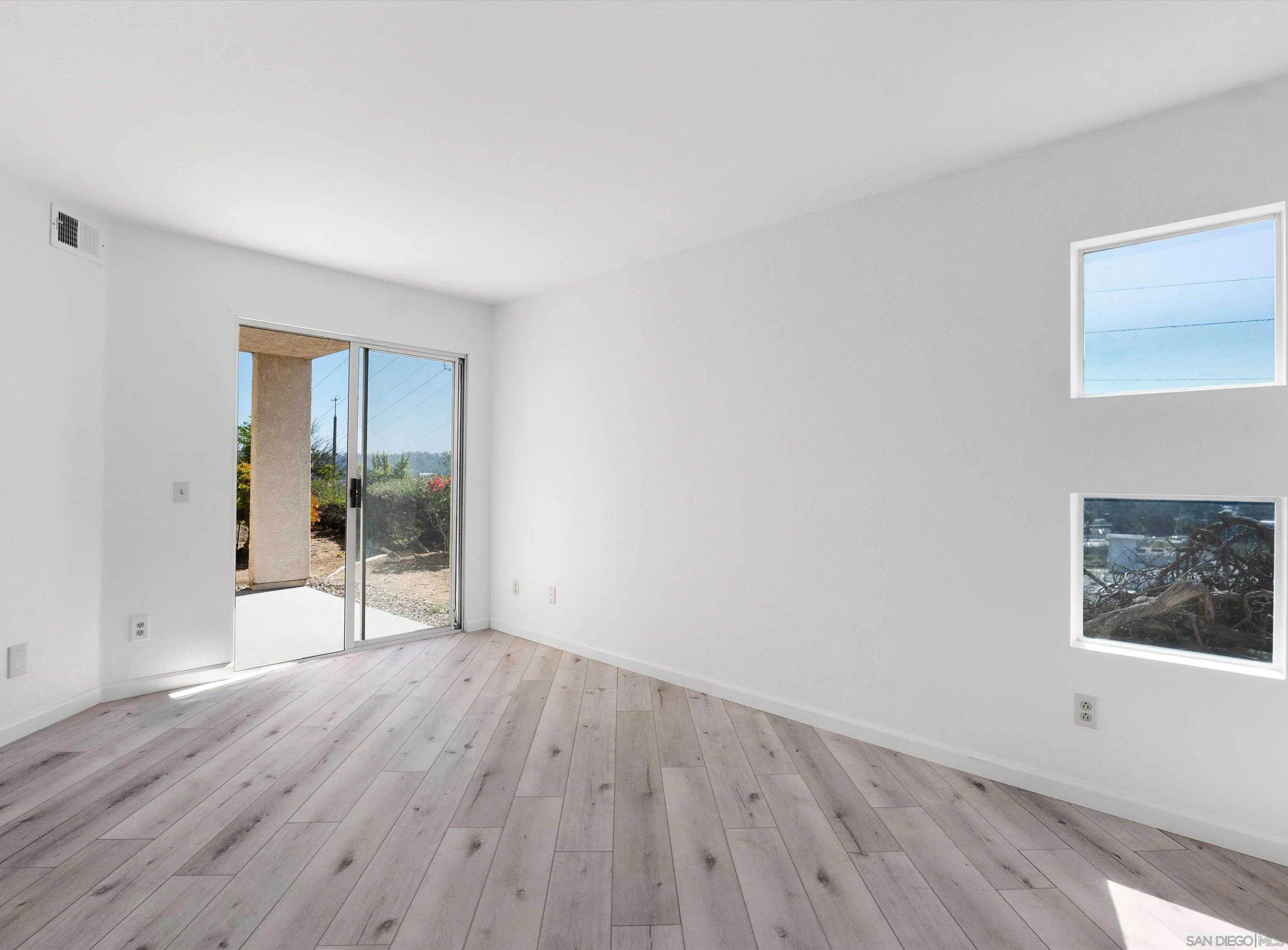 https://cdn.realtyfeed.com/cdn/127/260005995/8b52e275d9d4700b4a893a143c819370.webp
