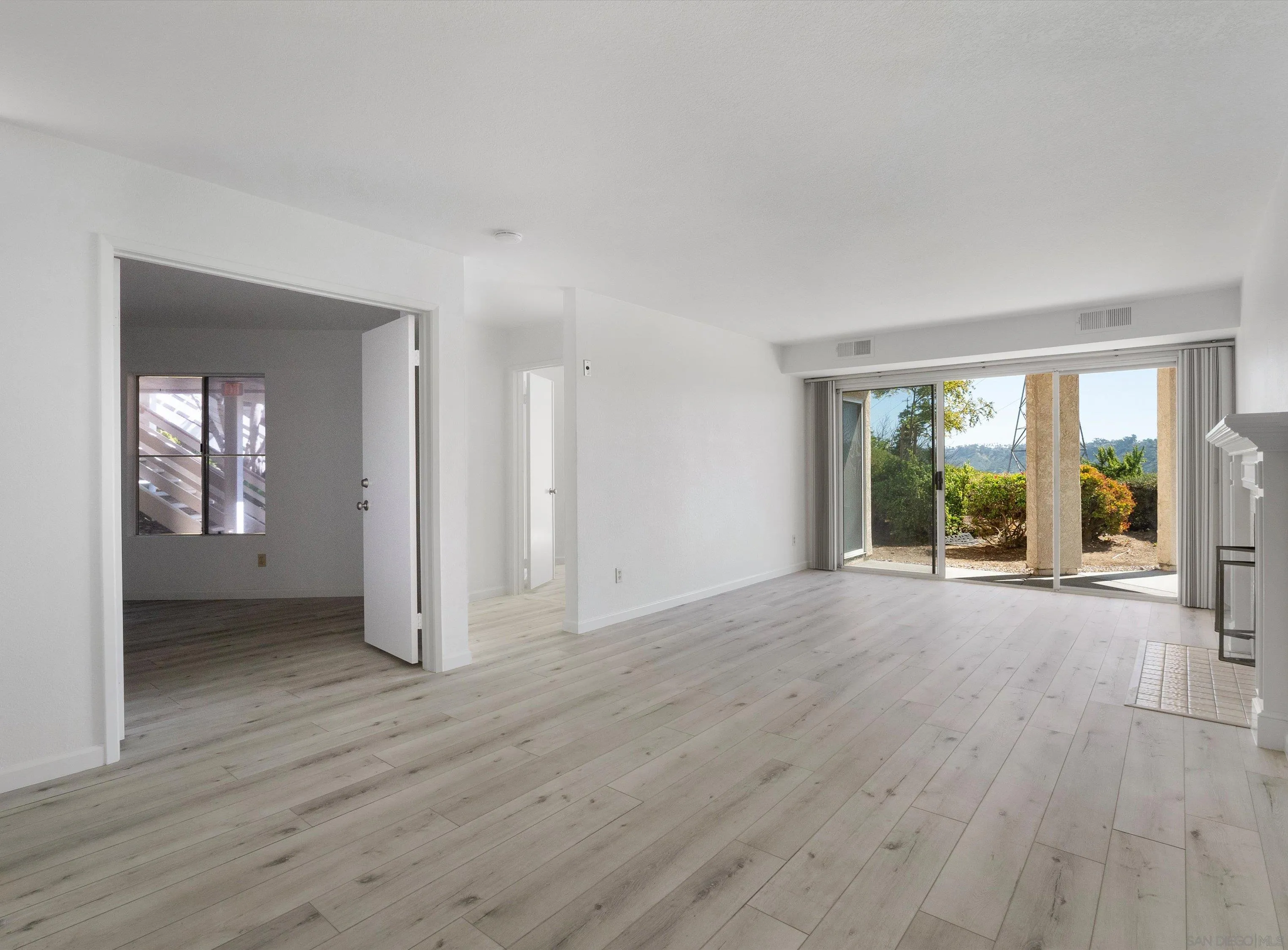 https://cdn.realtyfeed.com/cdn/127/260005995/e197c011f8c576dbe2a7459ecd4d6739.webp