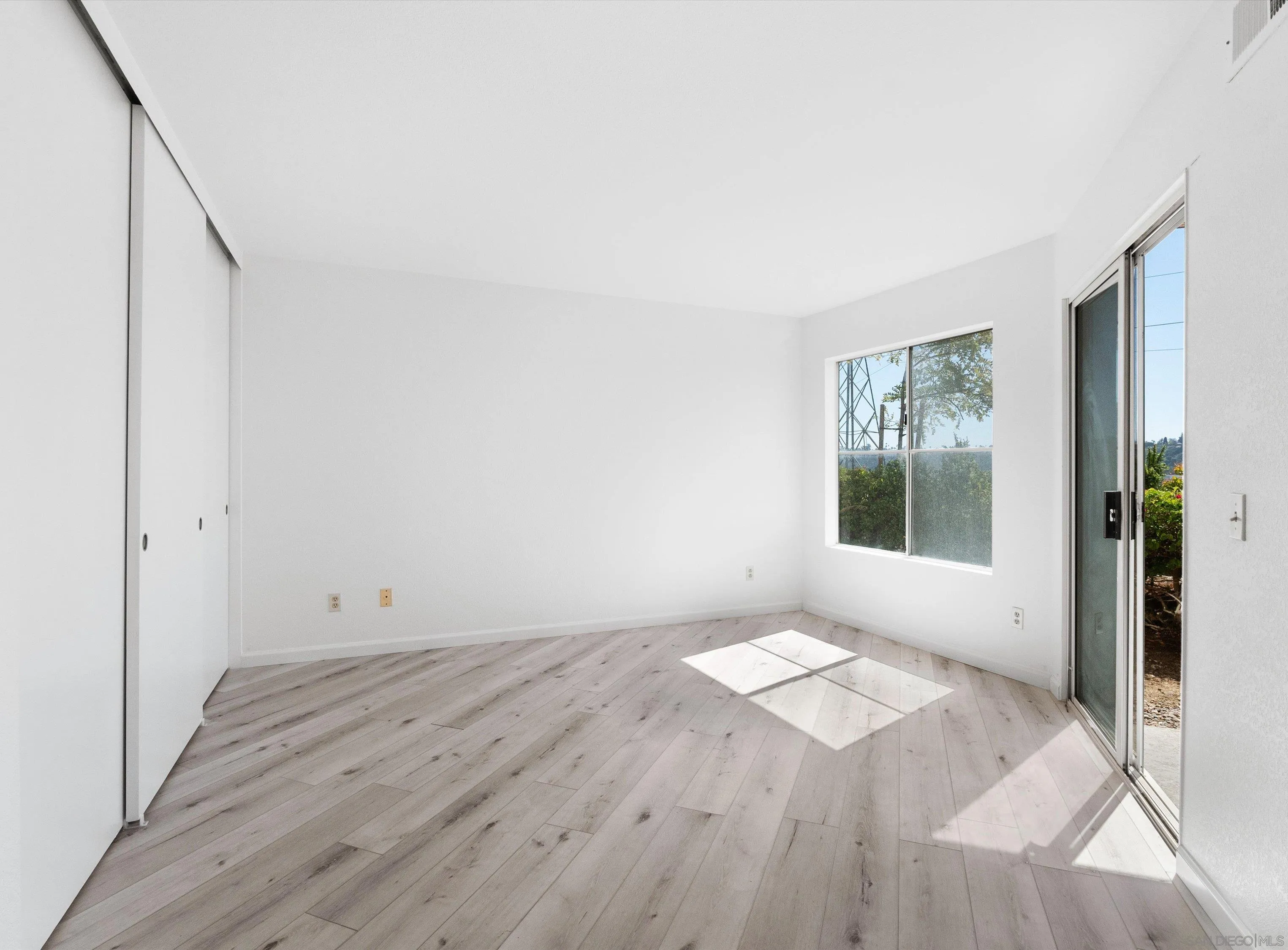 https://cdn.realtyfeed.com/cdn/127/260005995/e458330ec77894b51f434faf19fa75b1.webp