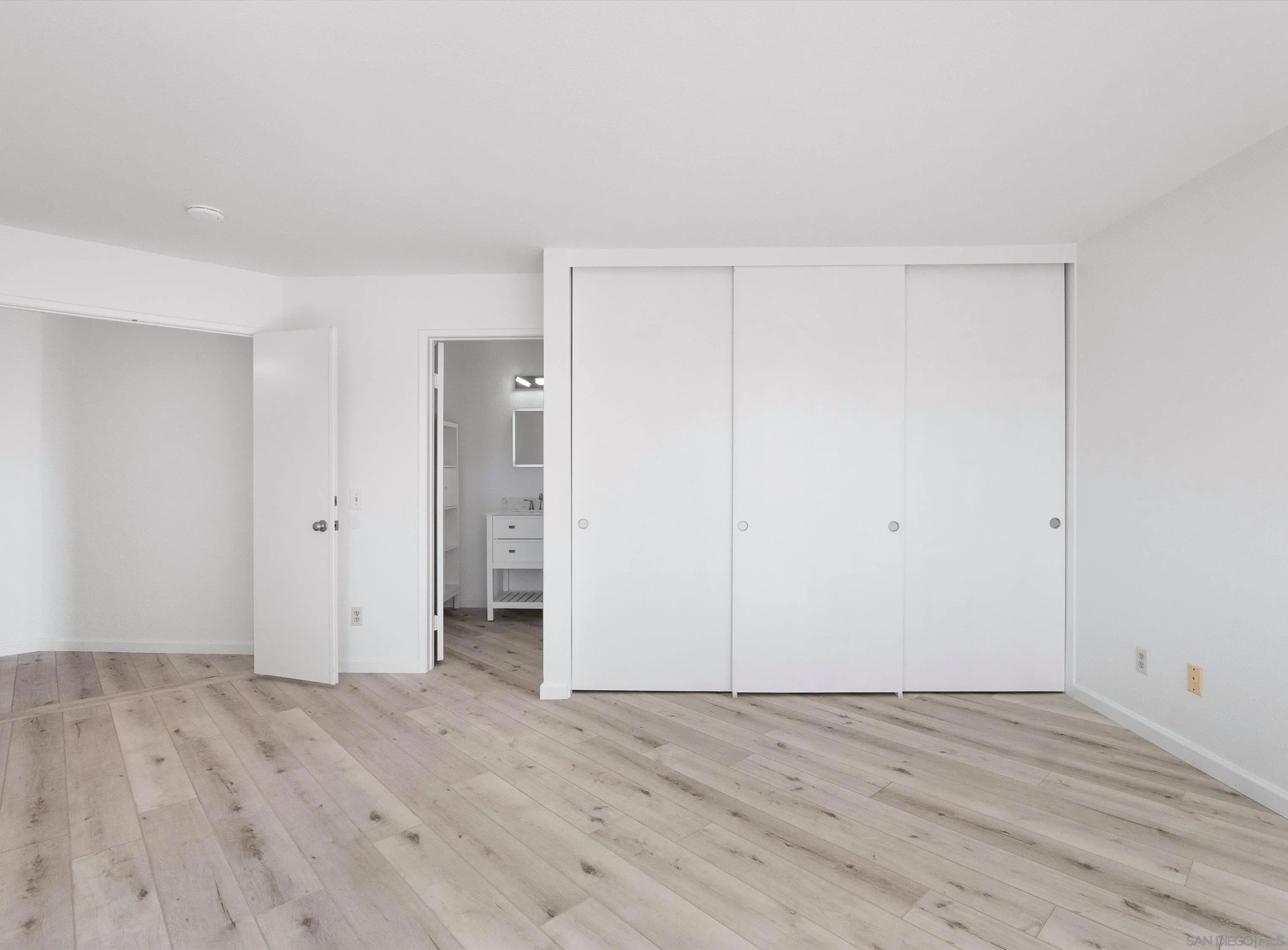 https://cdn.realtyfeed.com/cdn/127/260005995/faf670a4438d402b15f52430876c376a.webp