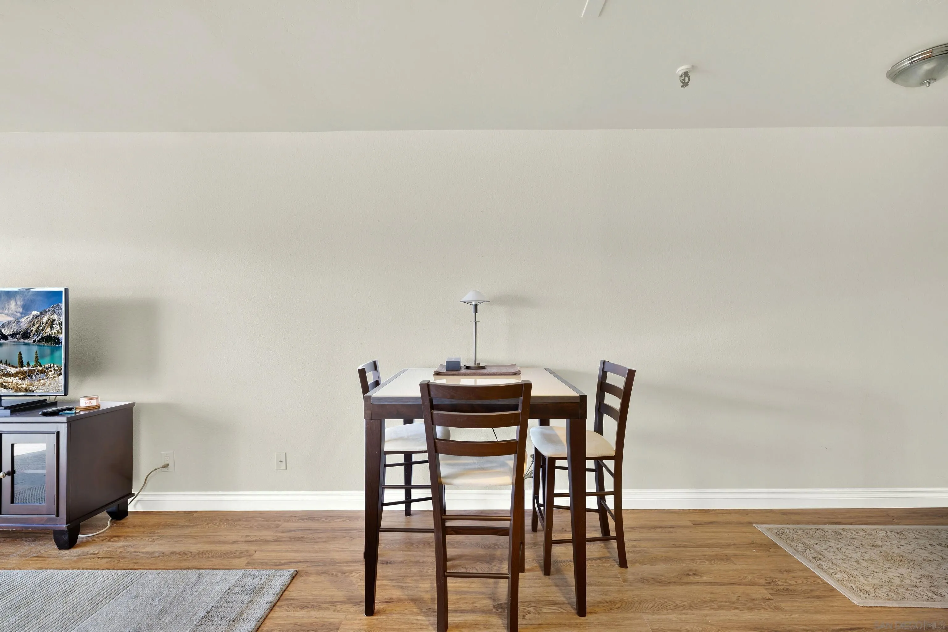 https://cdn.realtyfeed.com/cdn/127/260005997/7071a4f3f929edbc91cb1919fb0977d9.webp