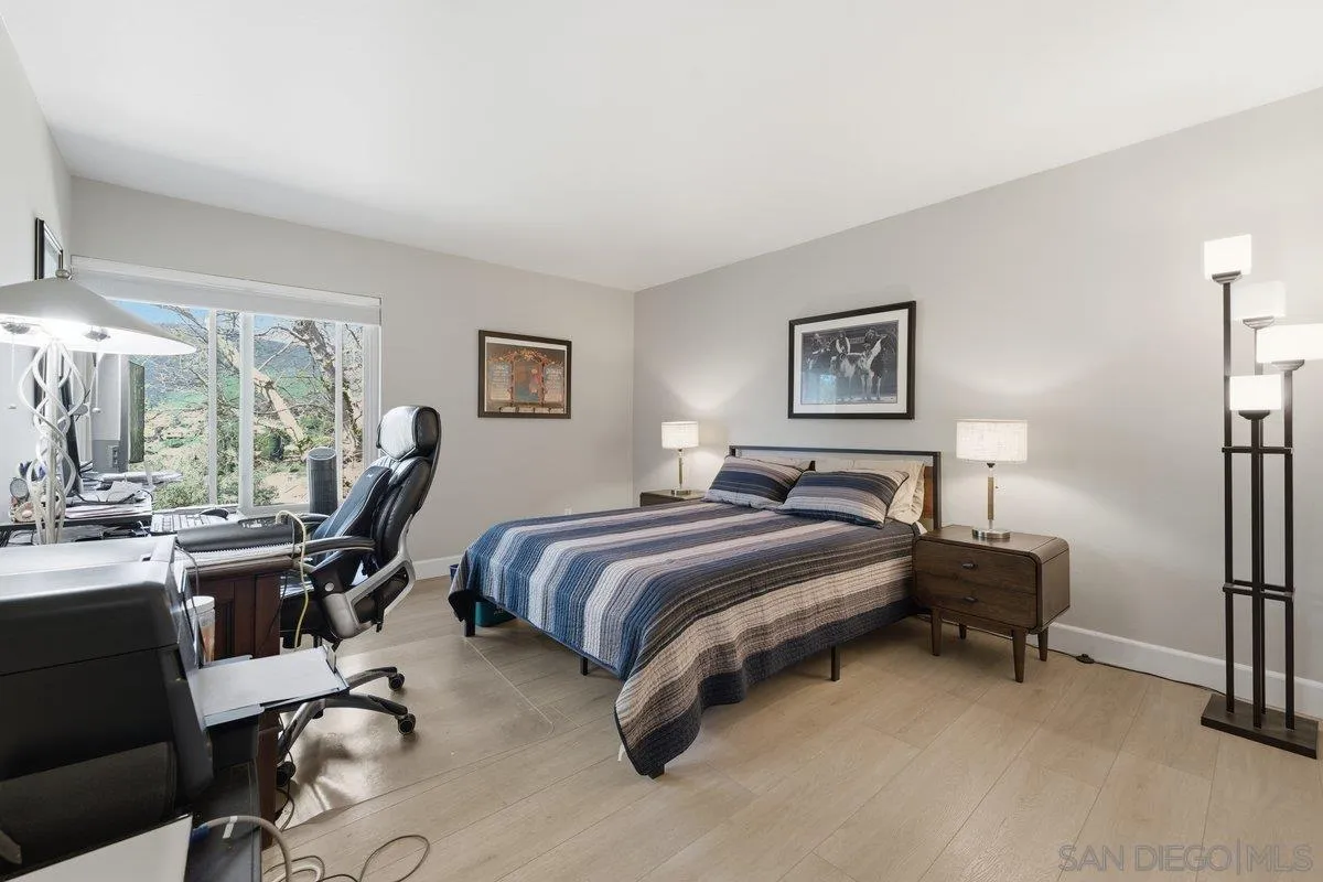Photo #10: 260006001 Listing: Photo #10