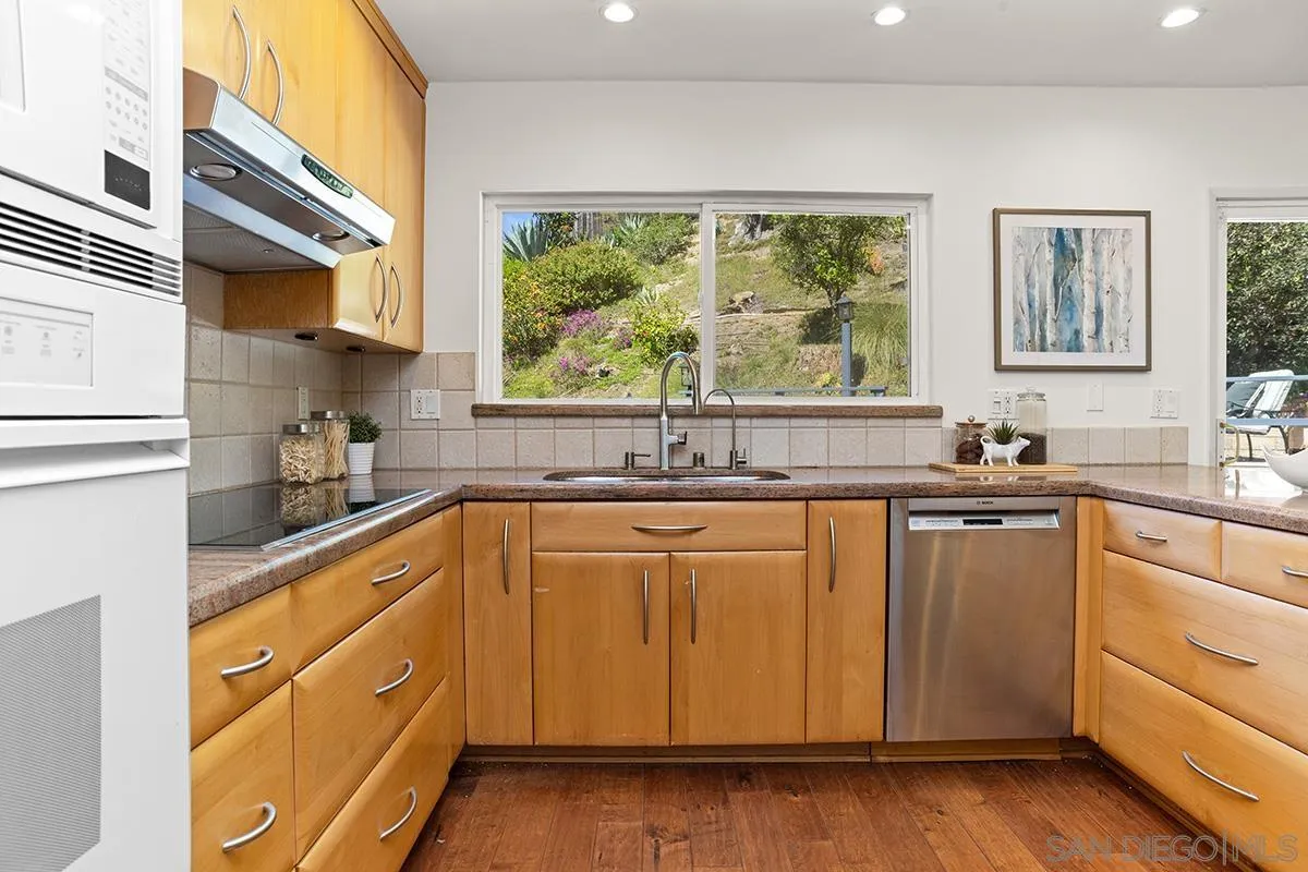 https://cdn.realtyfeed.com/cdn/127/260006002/a1dc1268cdcfb04a51a36f23138e821d.webp