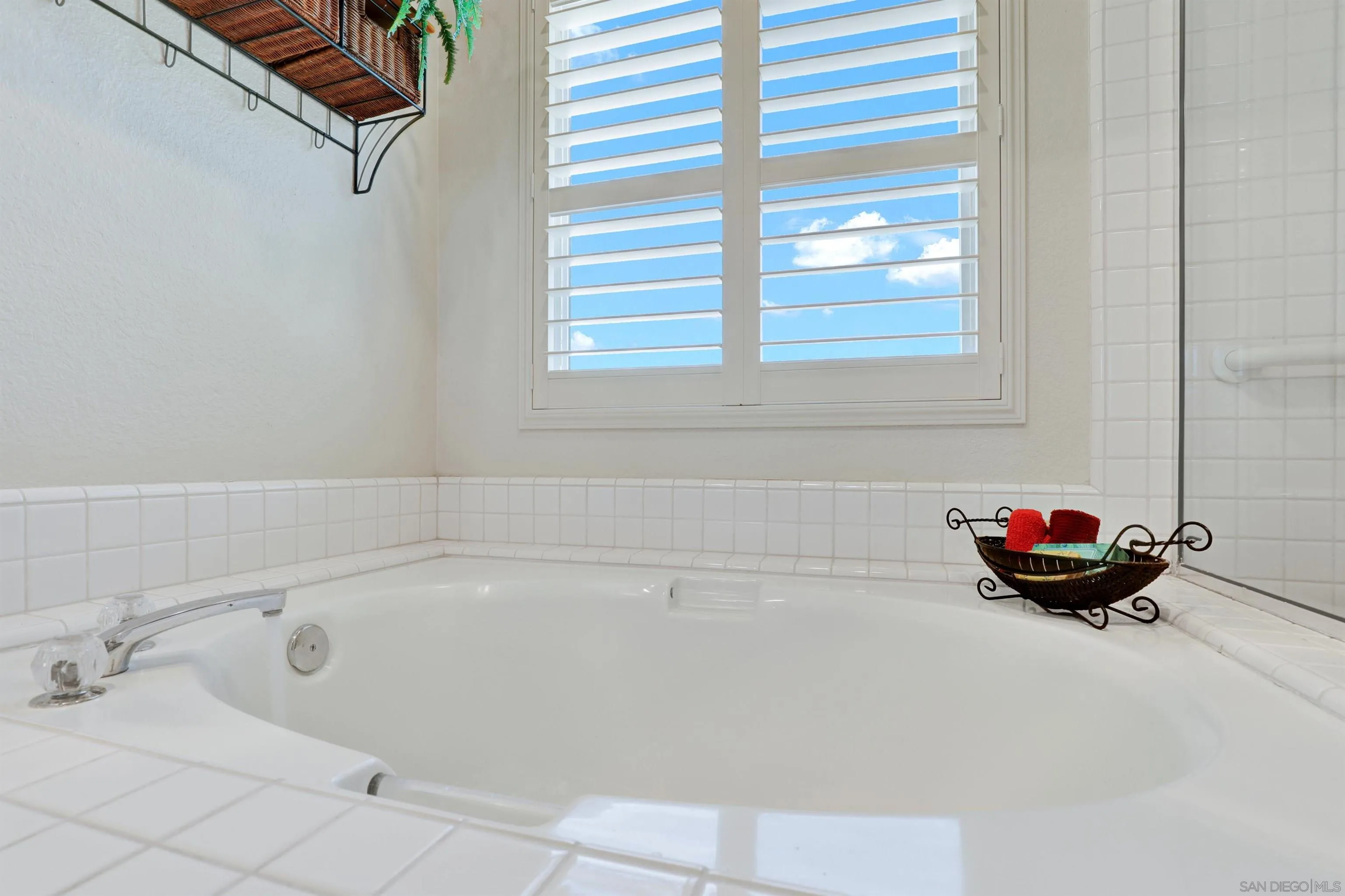 https://cdn.realtyfeed.com/cdn/127/260006004/b8b7631d406a3681fe1e5c3c15e9f05b.webp