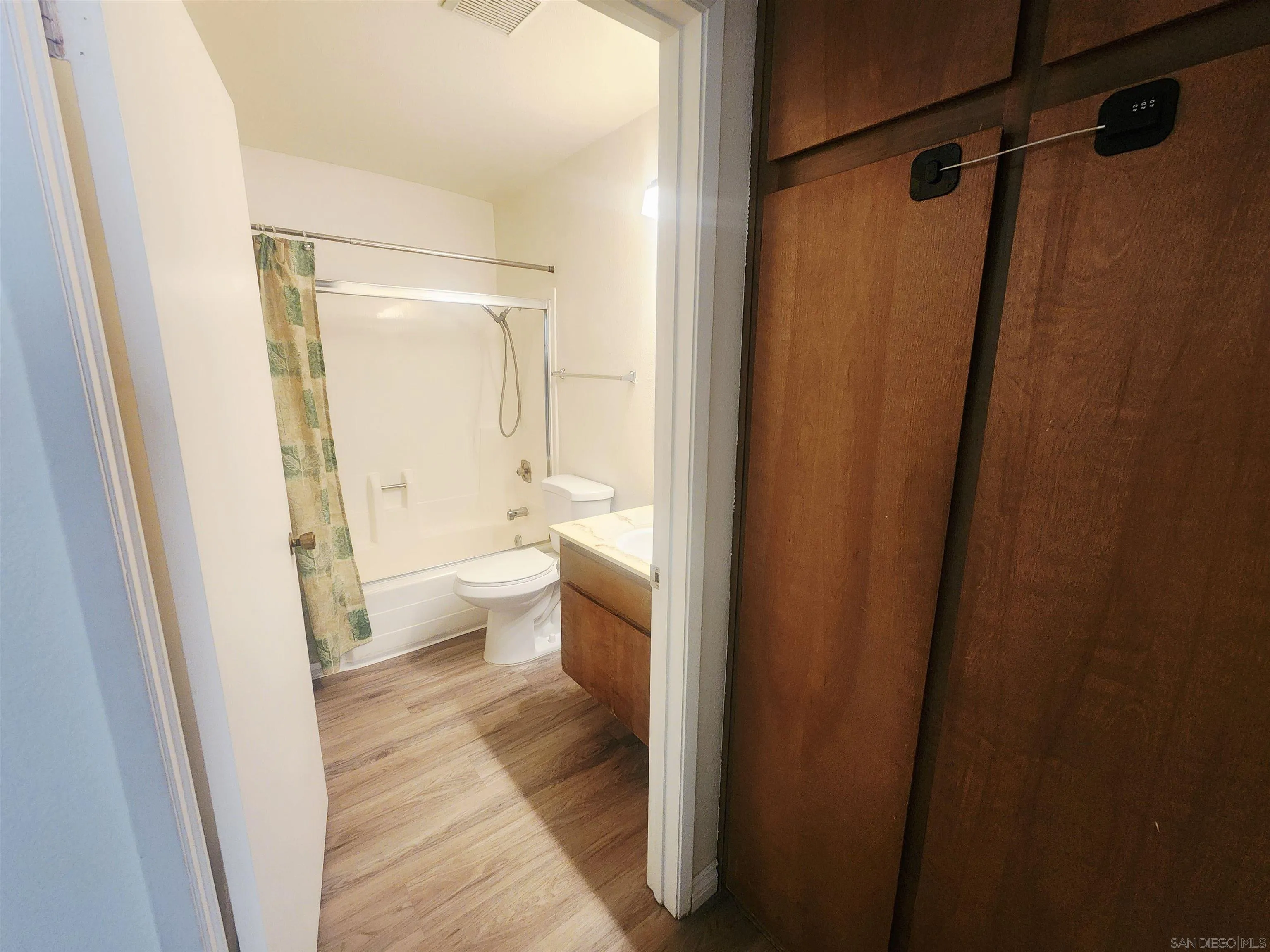 https://cdn.realtyfeed.com/cdn/127/260006007/8a52b9c5458f839faff117fe75e2efdc.webp