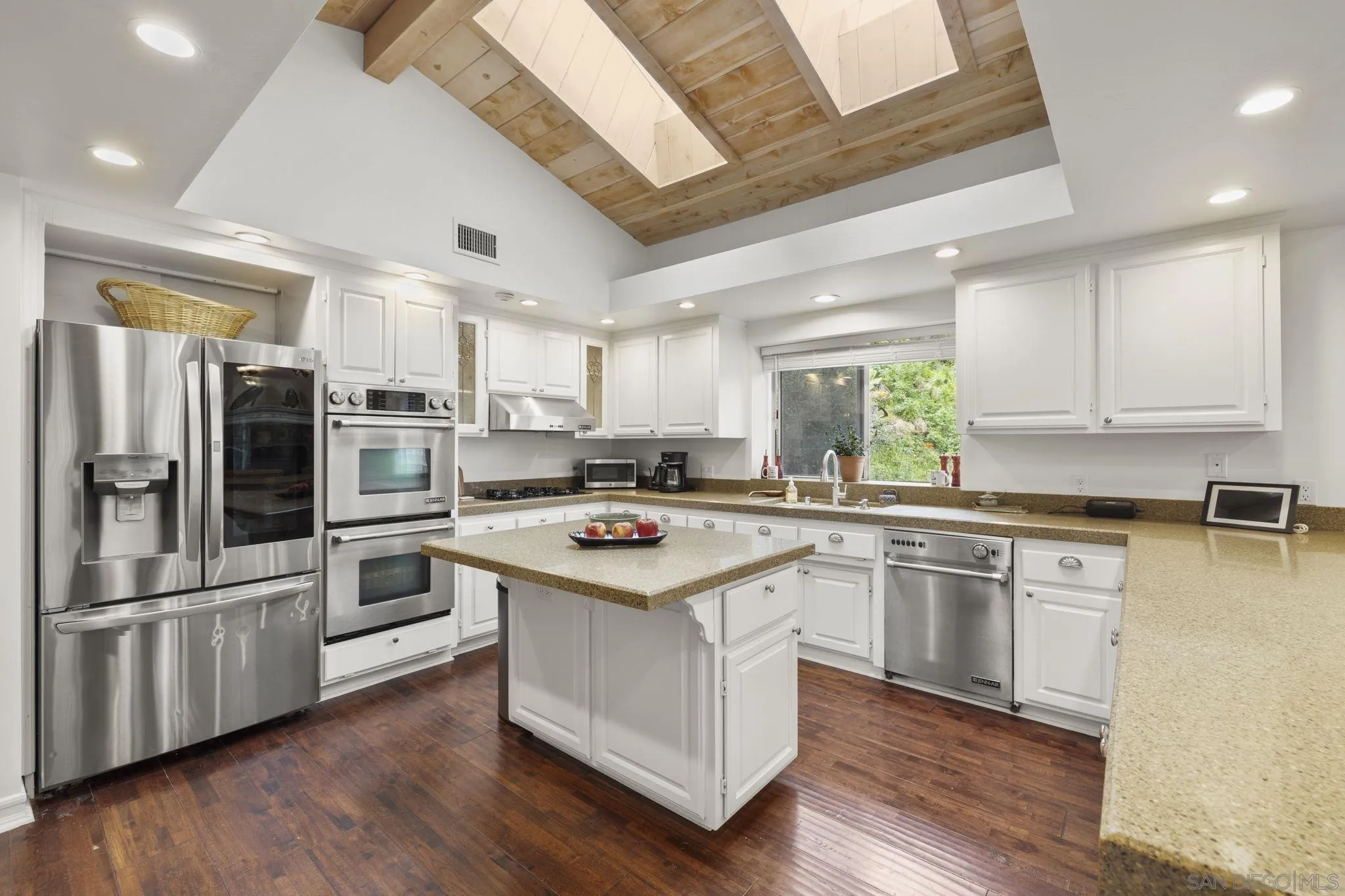 https://cdn.realtyfeed.com/cdn/127/260006022/13deb04cd2f29b7ad68b873a2a241dab.webp