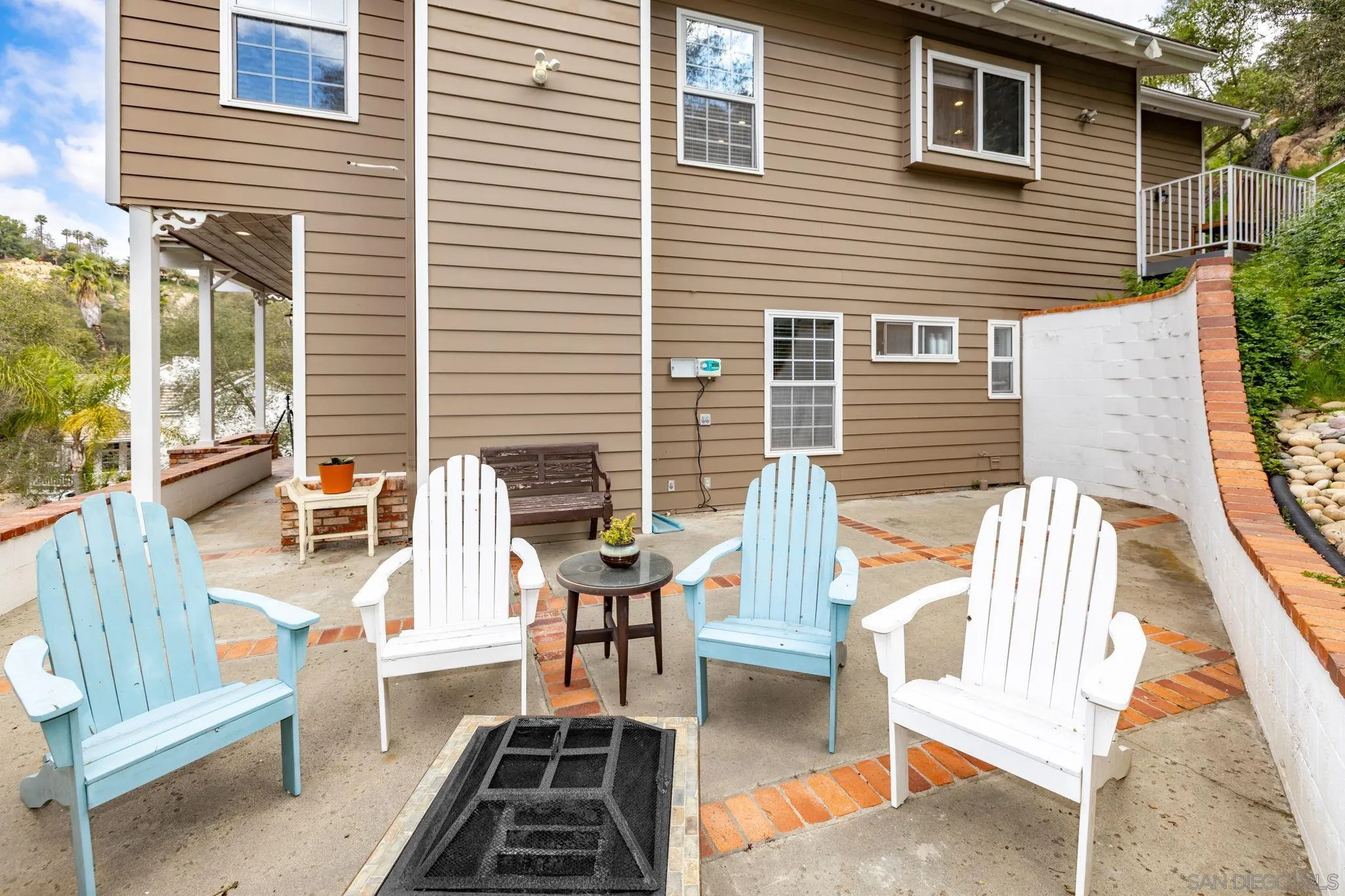 https://cdn.realtyfeed.com/cdn/127/260006022/39db139f5527eac939958d81c0d714df.webp