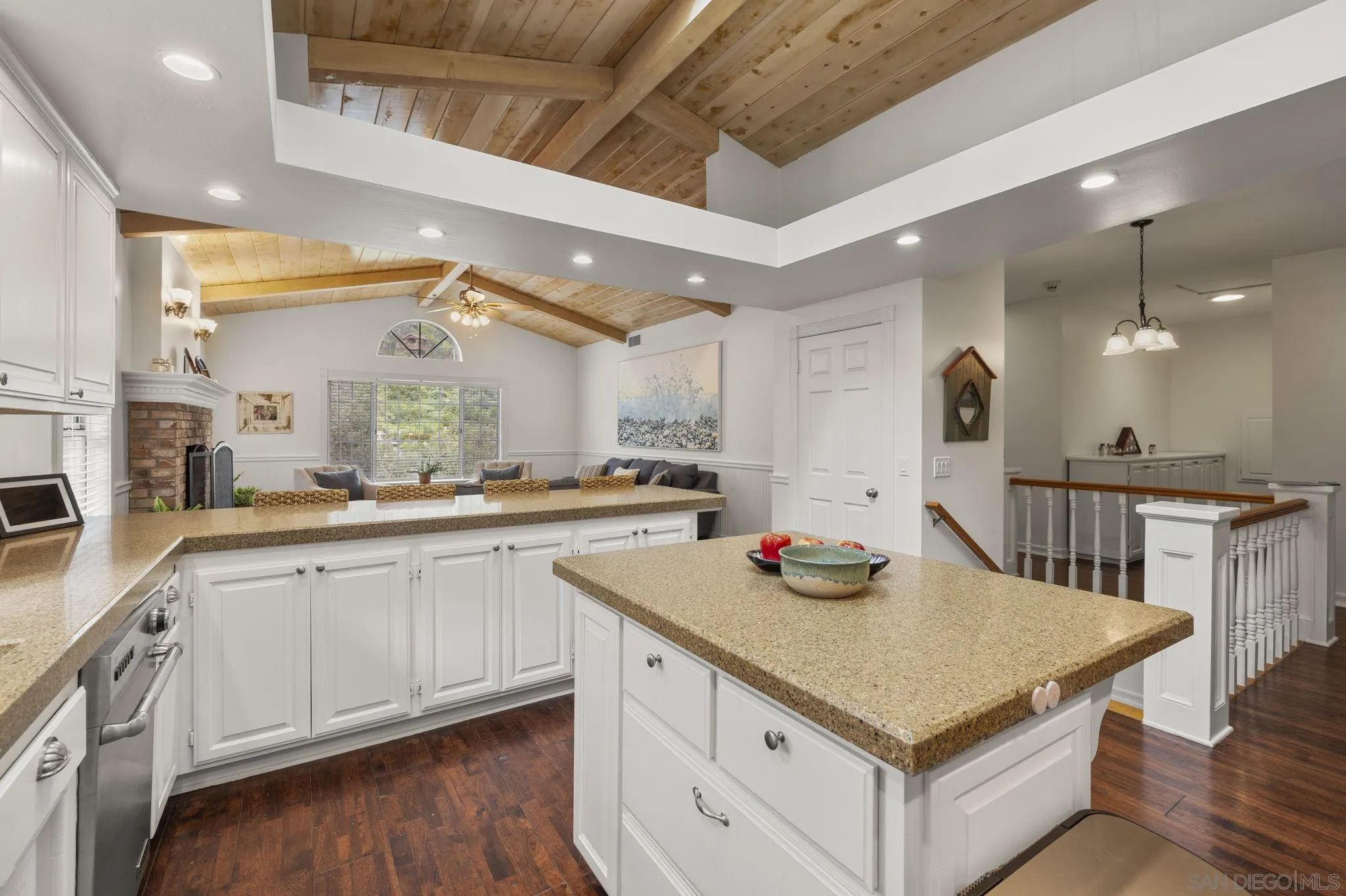 https://cdn.realtyfeed.com/cdn/127/260006022/3f0d3ff4babad4580e4c3fd58af3a8c2.webp