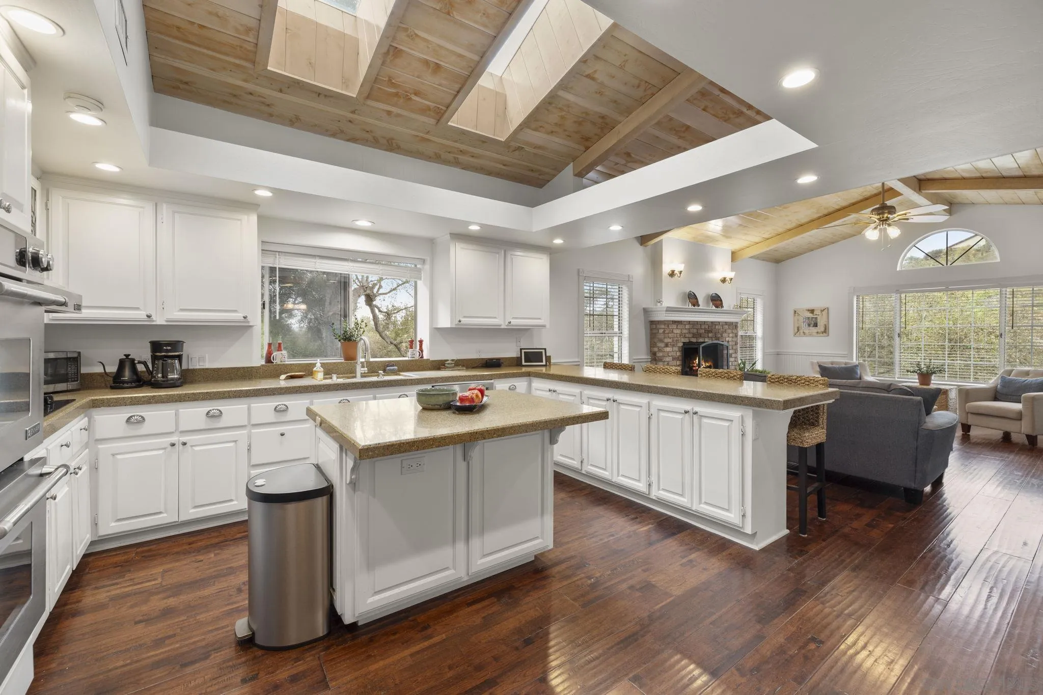 https://cdn.realtyfeed.com/cdn/127/260006022/4fd27b8885bca96284f0aecea5991718.webp