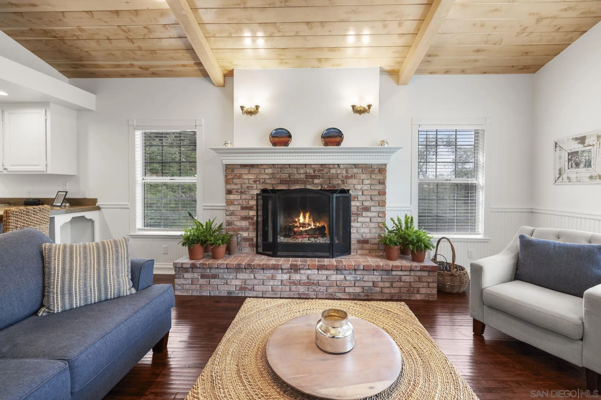 https://cdn.realtyfeed.com/cdn/127/260006022/56b2d18be4d59cb97b7a7e4dc7f0f94d.webp