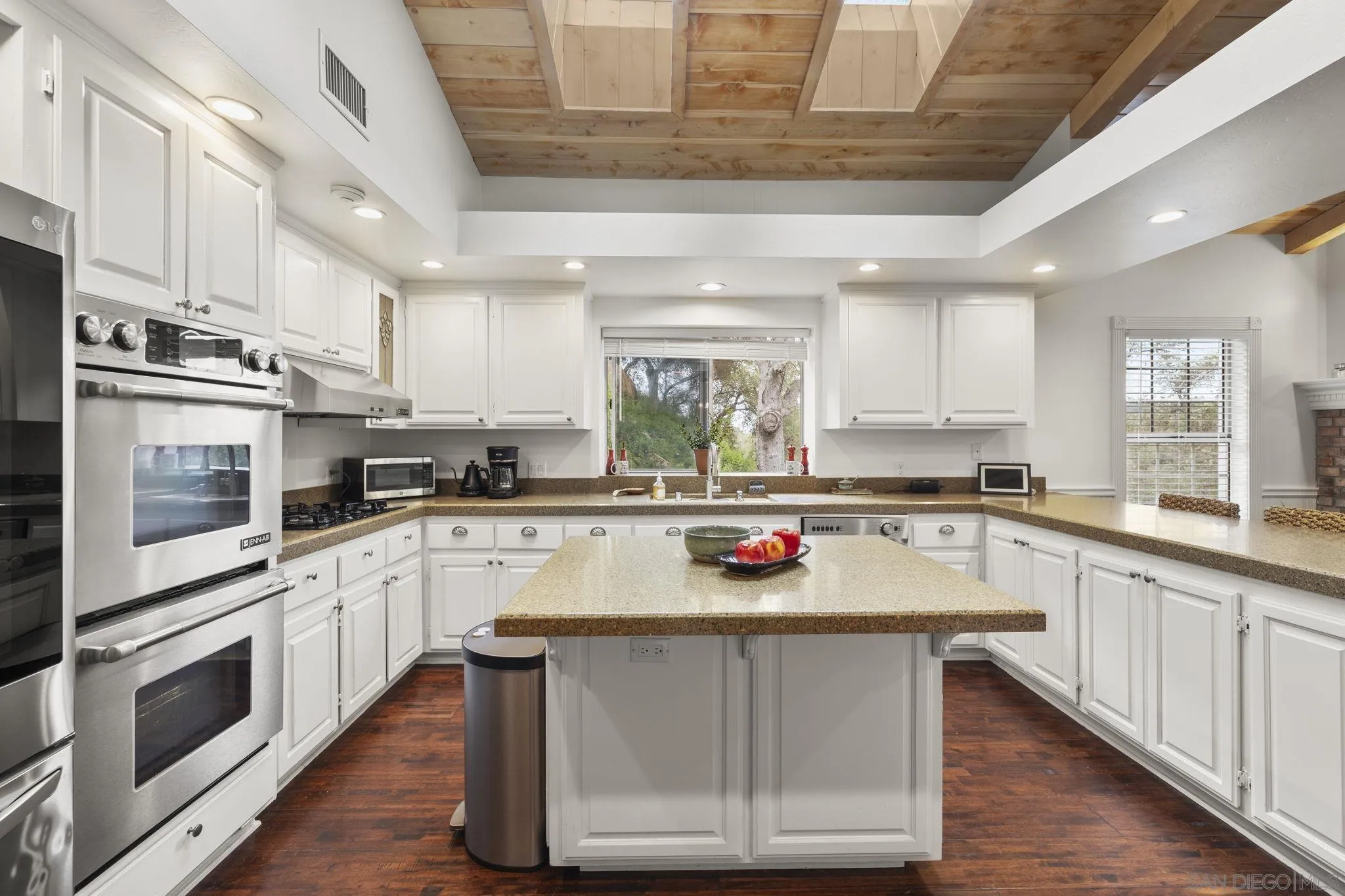 https://cdn.realtyfeed.com/cdn/127/260006022/709a2cdbc1c85a5616fdb3f1ab6f0df5.webp