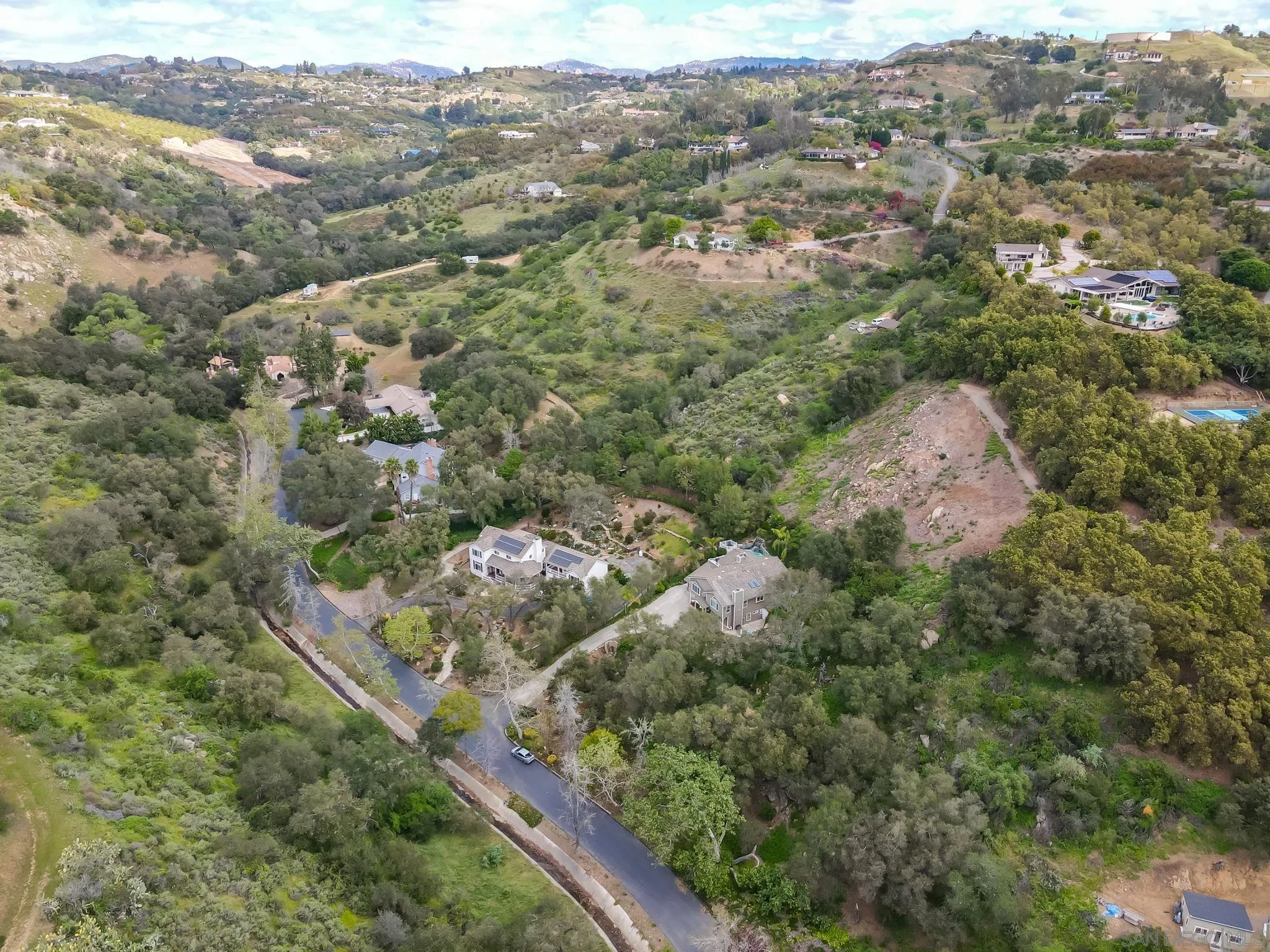 https://cdn.realtyfeed.com/cdn/127/260006022/89fe6b4feba476f1560ca87431dd759f.webp