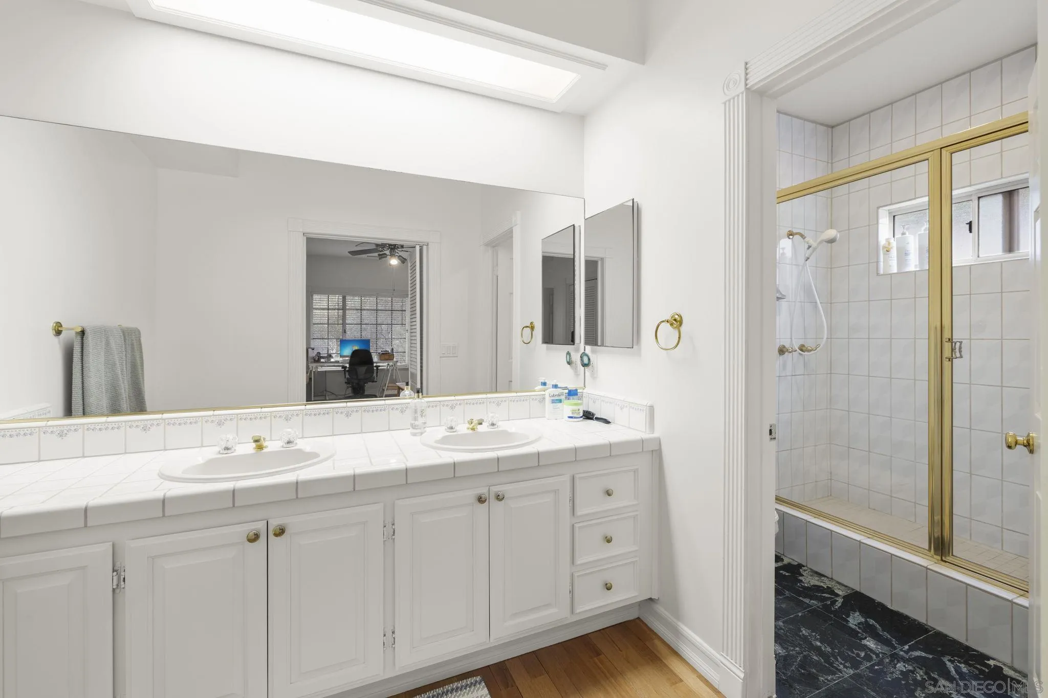 https://cdn.realtyfeed.com/cdn/127/260006022/b949b3fb7ae007042e4e0034a602bafb.webp
