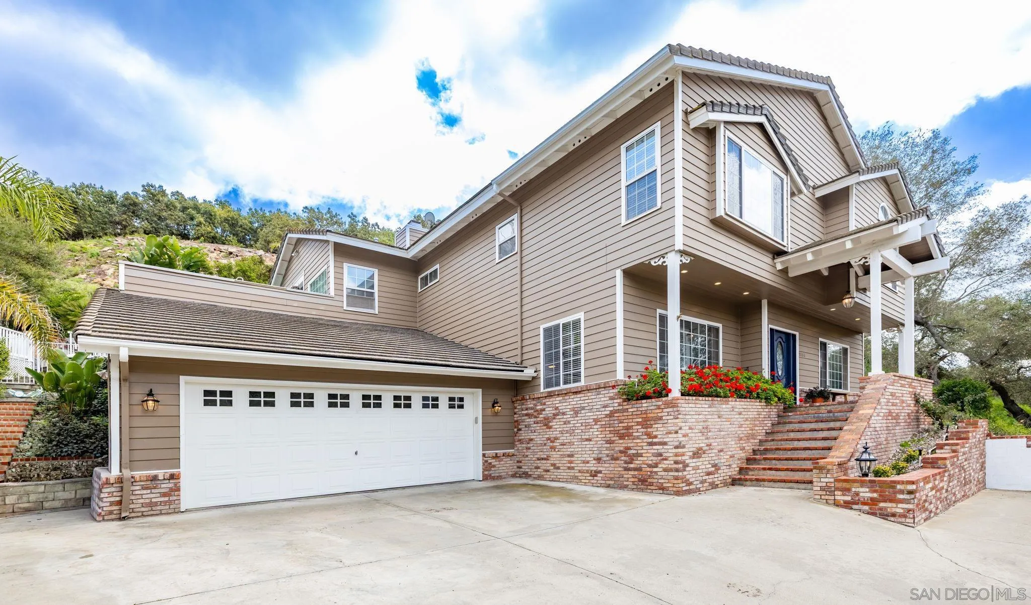 https://cdn.realtyfeed.com/cdn/127/260006022/ca06a74a1f5d564703c5bfb315669c55.webp