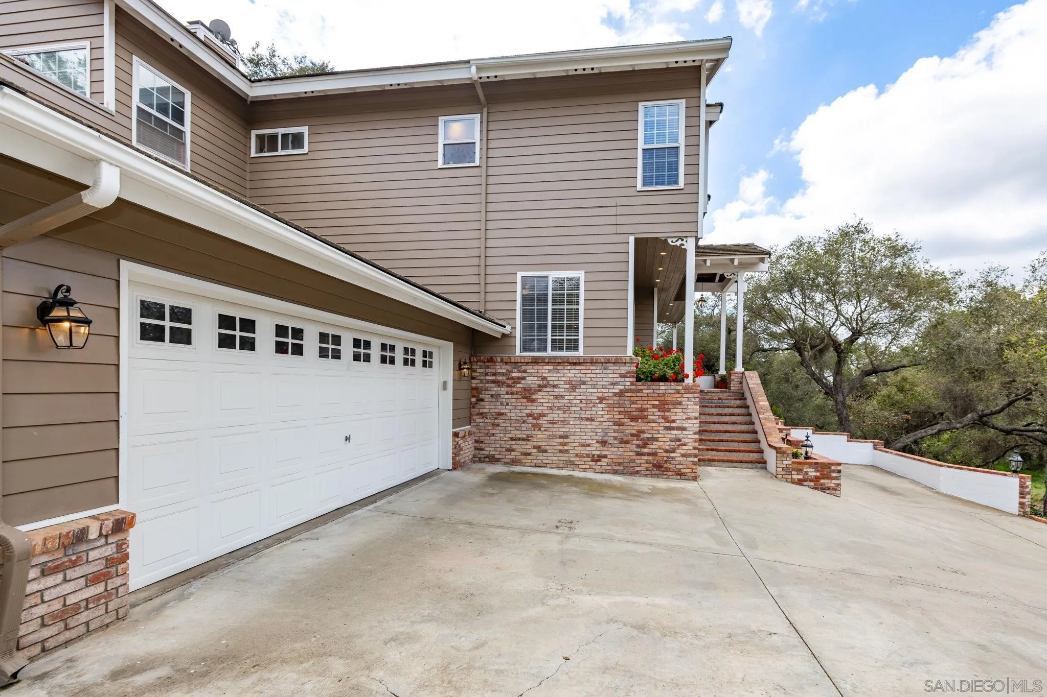 https://cdn.realtyfeed.com/cdn/127/260006022/ed05a8ce226da3324269df336812787d.webp