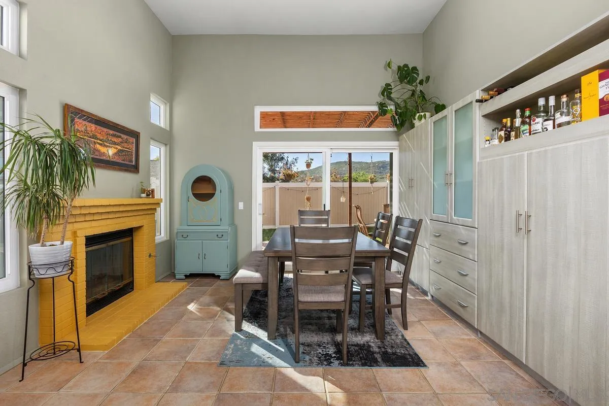 https://cdn.realtyfeed.com/cdn/127/260006023/1b63382c02cef4c8bfd29ed1c9a4ced8.webp