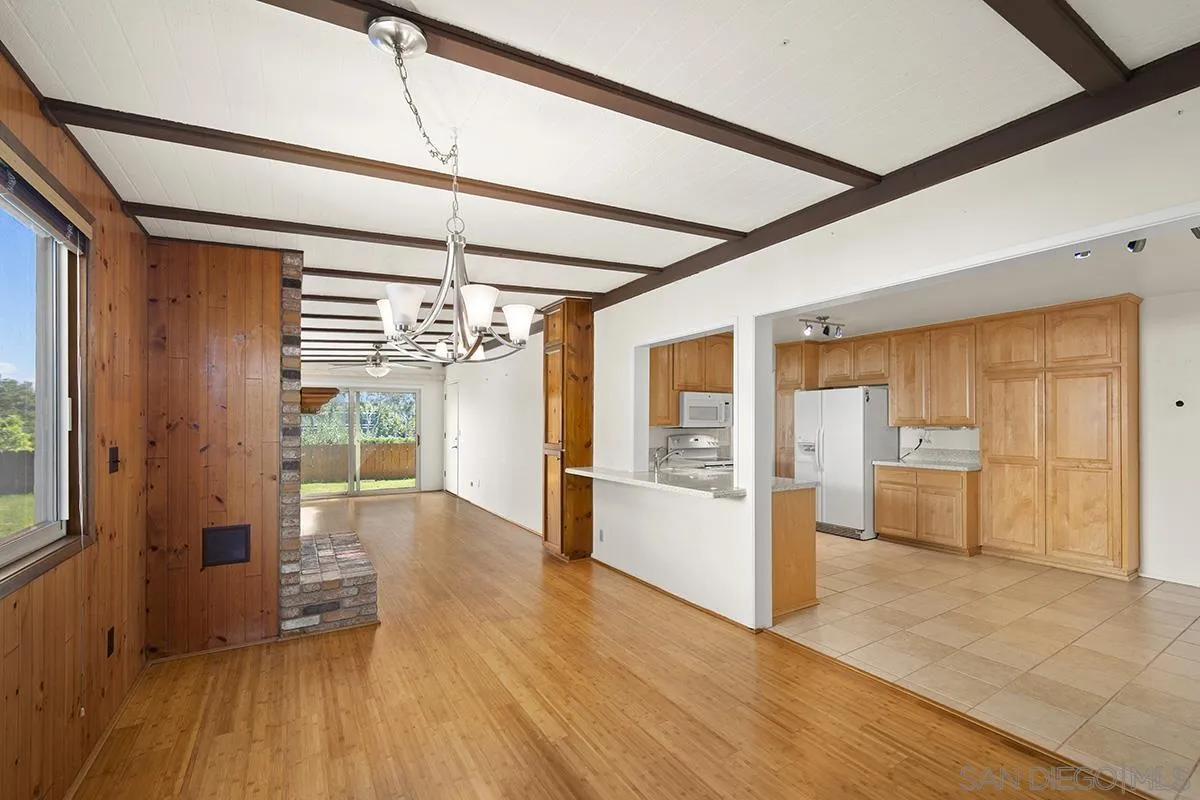 https://cdn.realtyfeed.com/cdn/127/260006028/af8747013ae8c3e3edf99af45b4f3e8b.webp