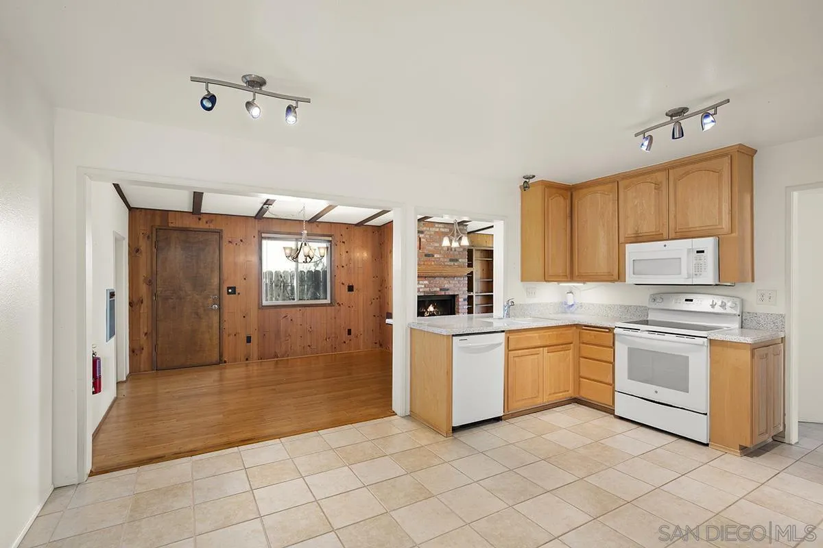 https://cdn.realtyfeed.com/cdn/127/260006028/eb5279e16ab7e584ef581a5223f3707e.webp