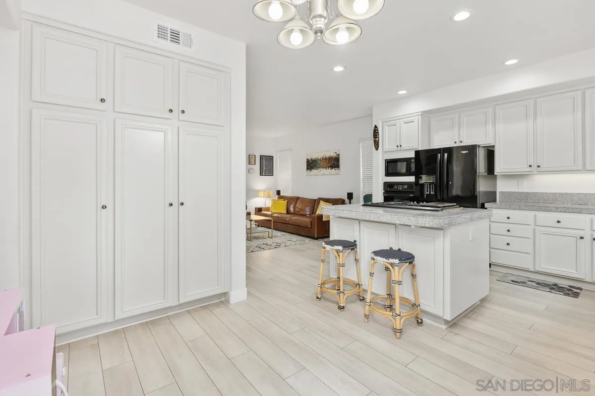 https://cdn.realtyfeed.com/cdn/127/260006033/6ead886227a65d77d45bde4974225a56.webp