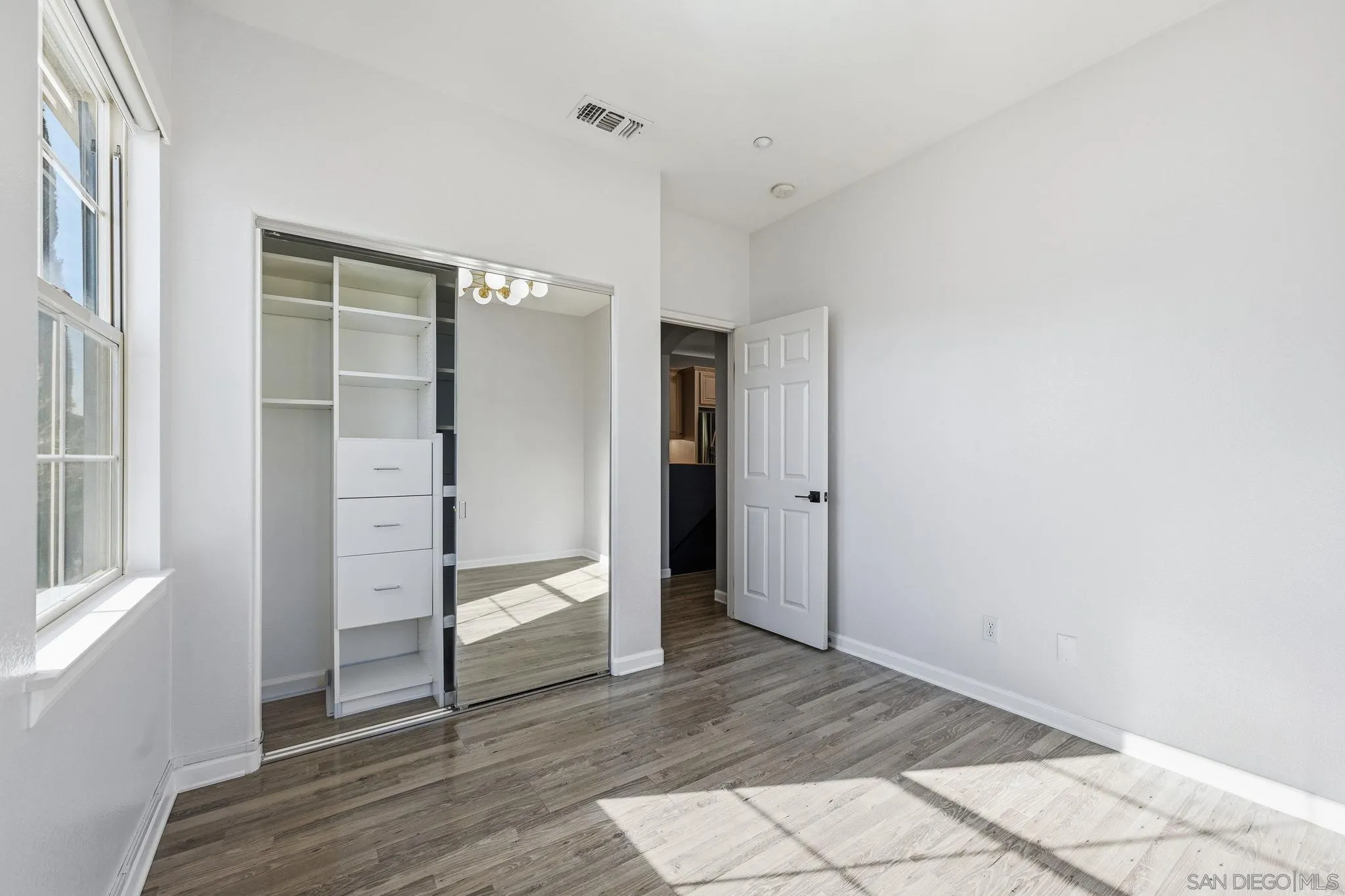 https://cdn.realtyfeed.com/cdn/127/260006039/6a566c28b98c3660b01532107ea0077f.webp