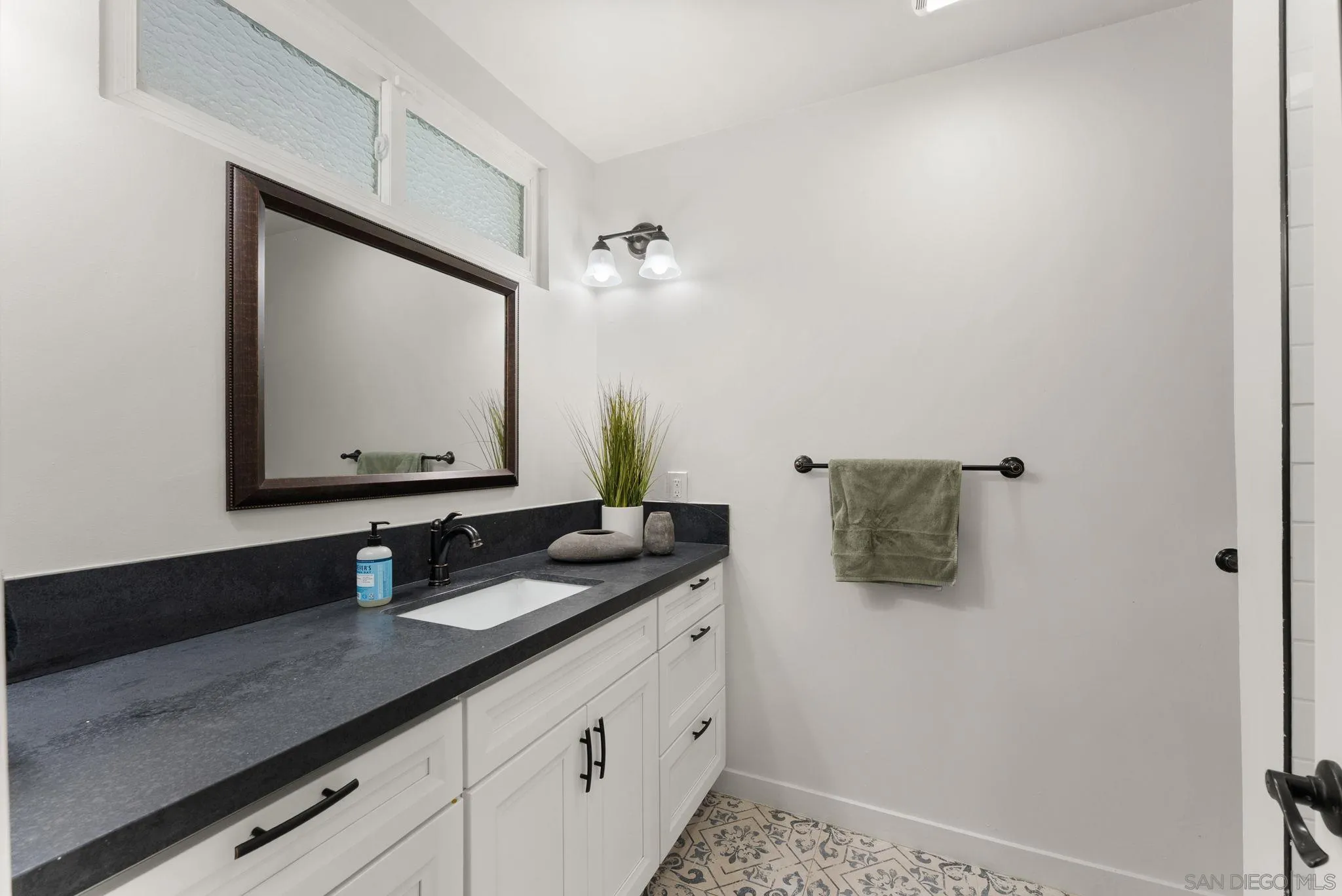 https://cdn.realtyfeed.com/cdn/127/260006041/5a48cb9d04ad697dd602c7be92fd62e6.webp