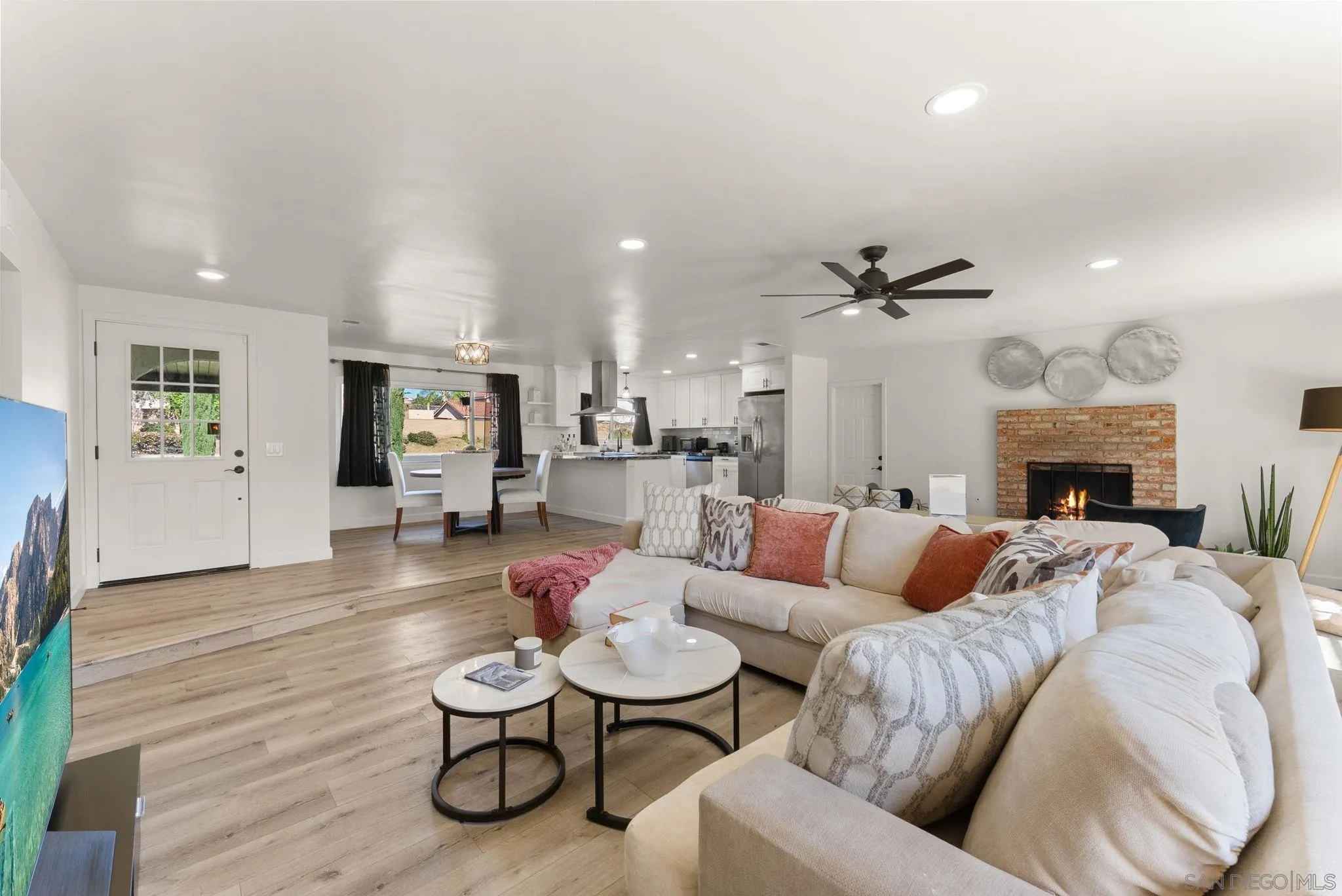 https://cdn.realtyfeed.com/cdn/127/260006041/815e6a6e1ac72f0a270ff37173ec3ed8.webp