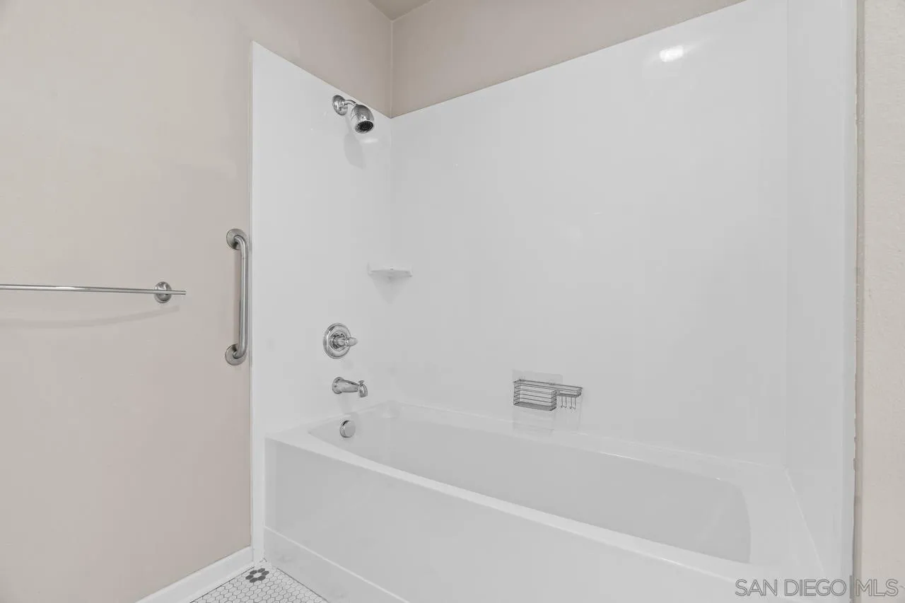 Photo #35: 260006042 Listing: Photo #35