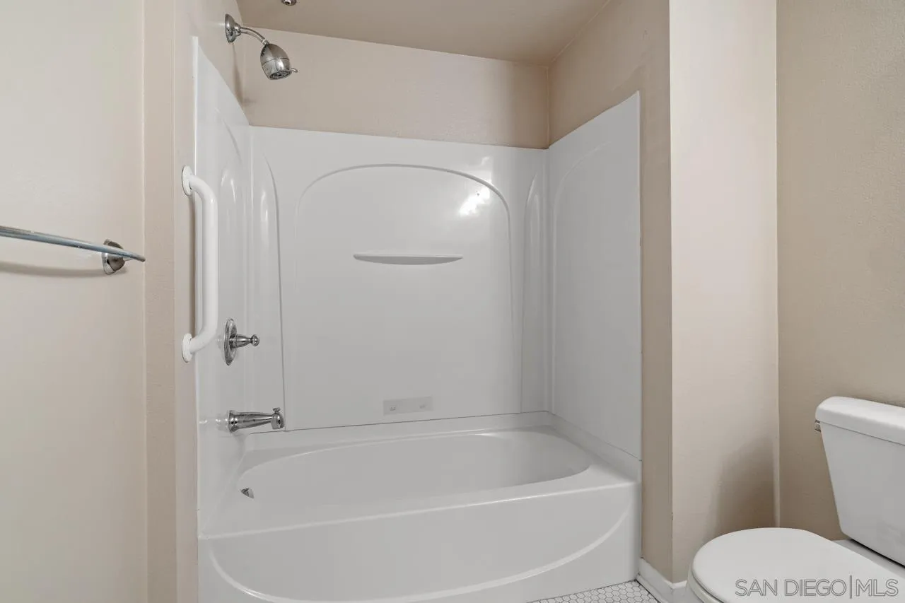 Photo #27: 260006042 Listing: Photo #27