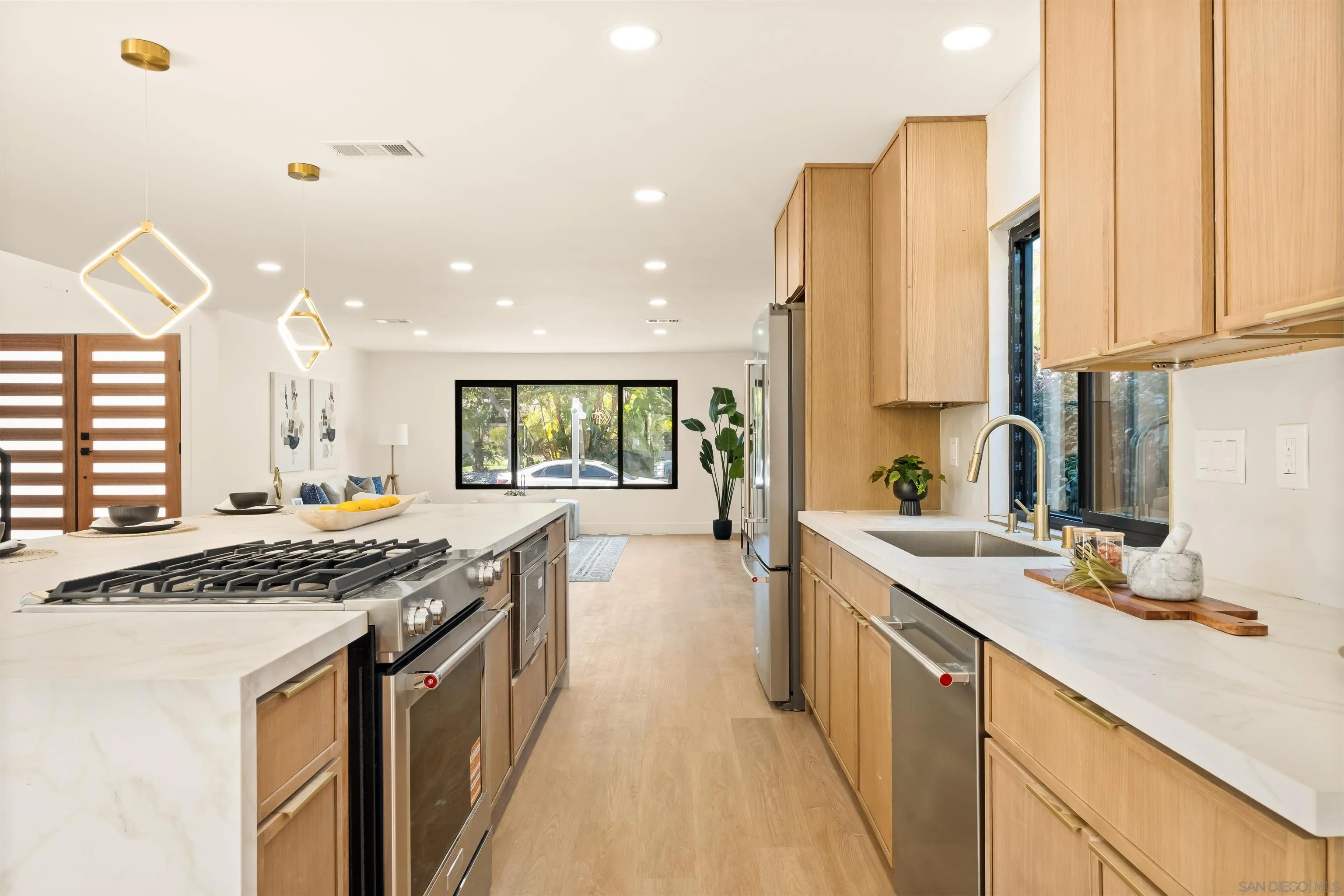 https://cdn.realtyfeed.com/cdn/127/260006044/2393f18f062cb636eef664338ca859f4.webp