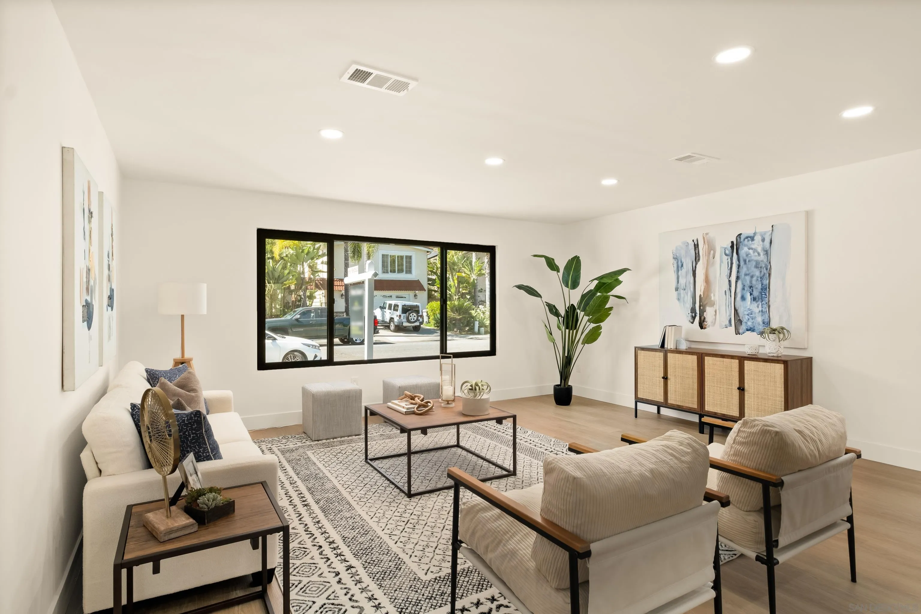 https://cdn.realtyfeed.com/cdn/127/260006044/61fdb21b383e29f644fb67563dee4dd9.webp