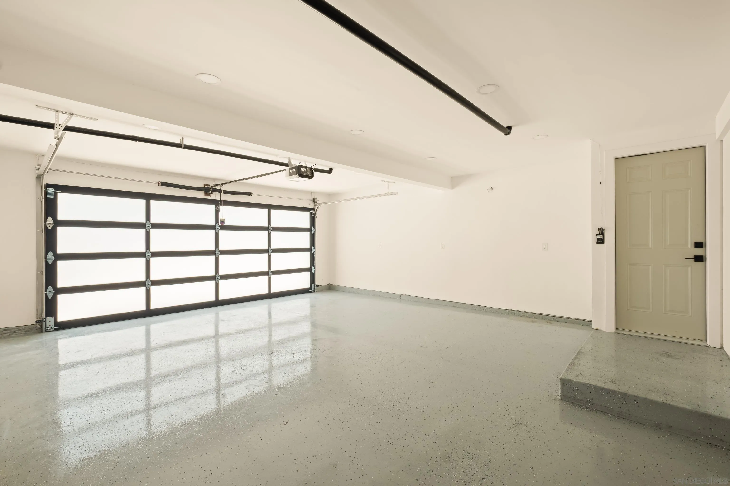https://cdn.realtyfeed.com/cdn/127/260006044/84860bbd05b5e700c1a7294f2268430f.webp