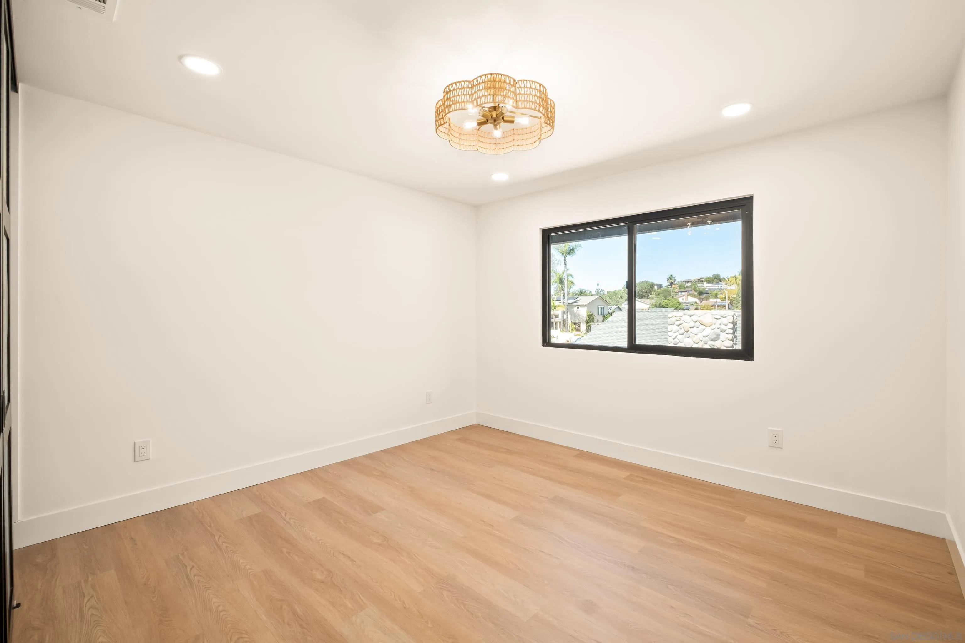 https://cdn.realtyfeed.com/cdn/127/260006044/956528a1258ad1a4a6603badf49651eb.webp