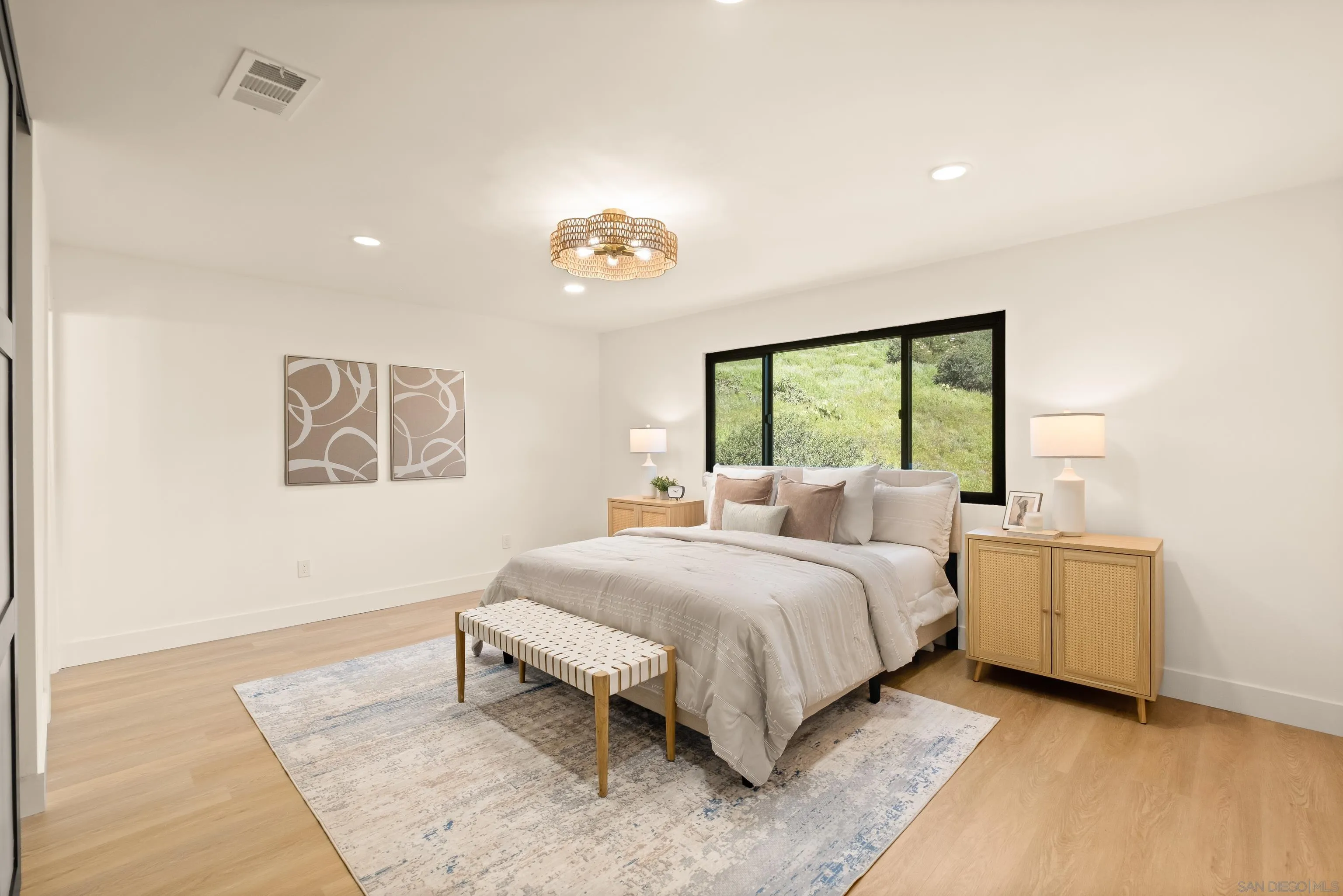 https://cdn.realtyfeed.com/cdn/127/260006044/c7ce66db5cf74bd46e53351ab2ed6024.webp