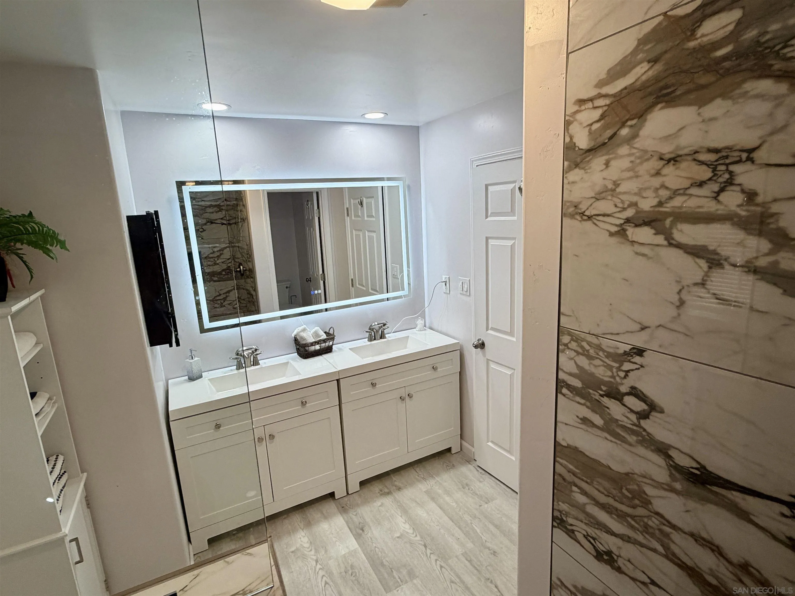 https://cdn.realtyfeed.com/cdn/127/260006050/4a1d644abbe531d7628e04724807ae73.webp