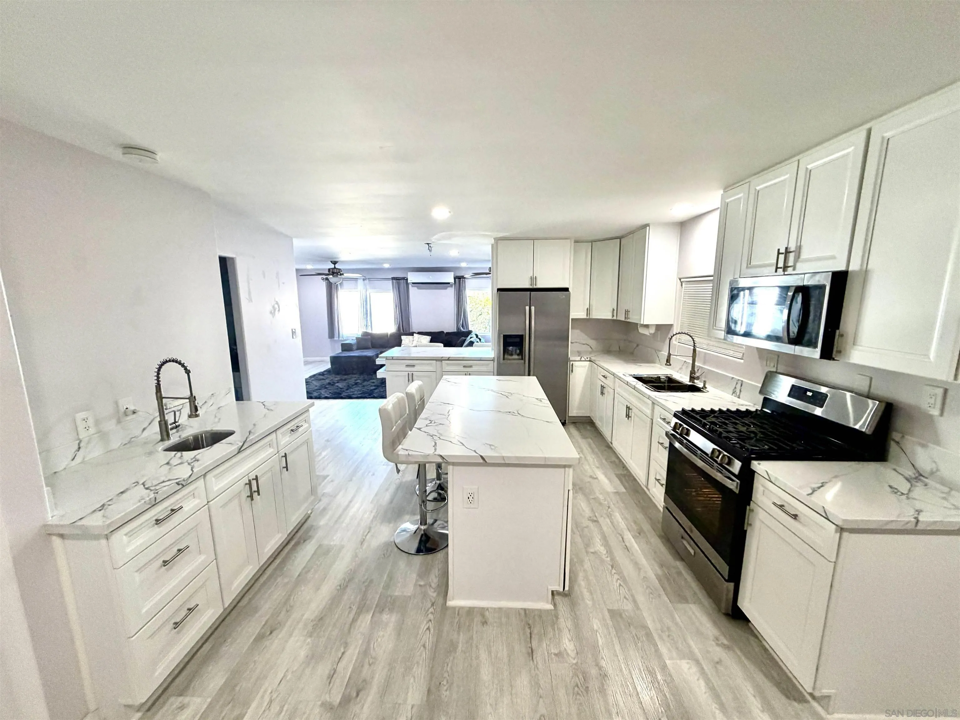 https://cdn.realtyfeed.com/cdn/127/260006050/6f868aad89a2748abc00132fece79afa.webp