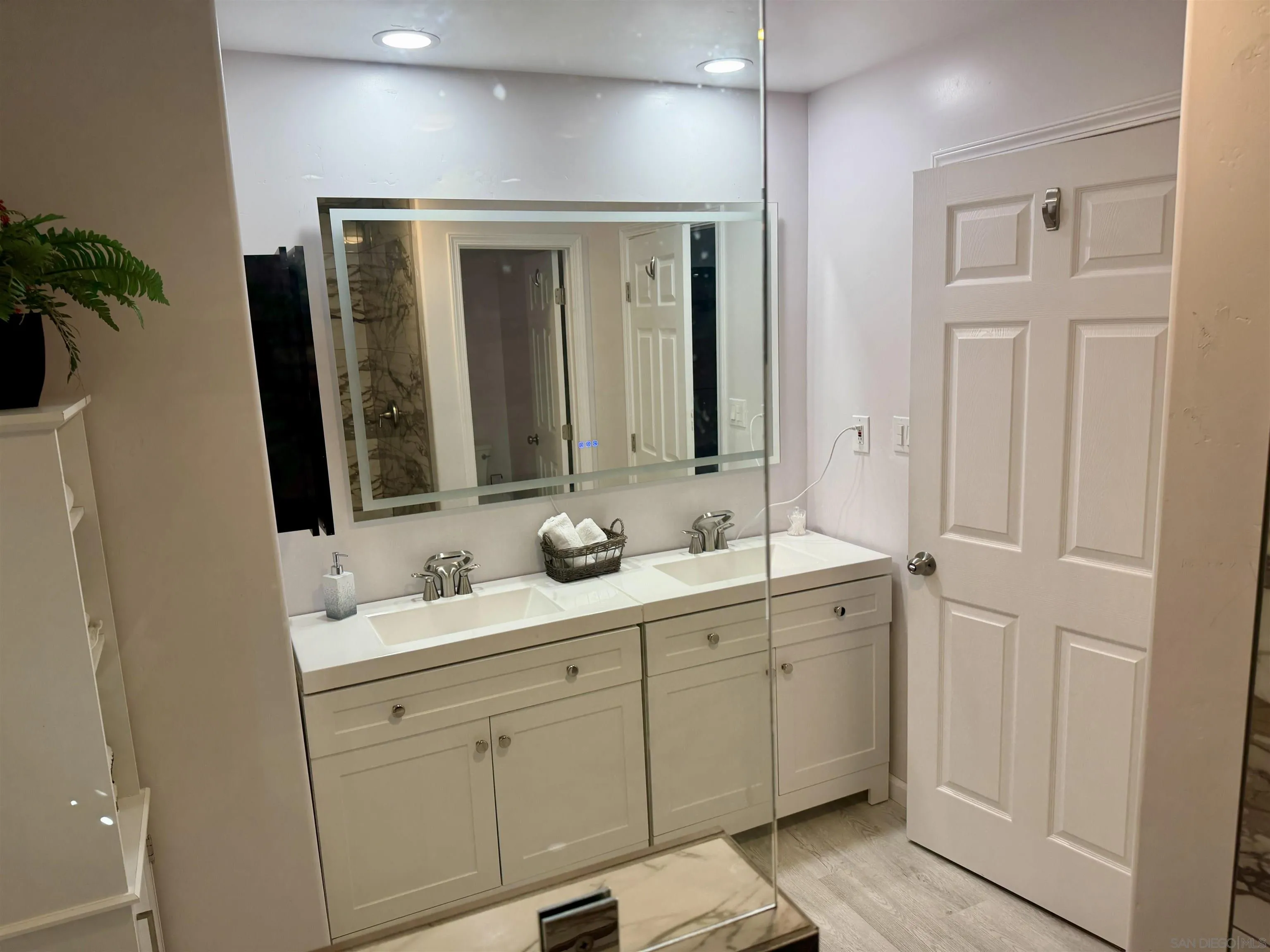 https://cdn.realtyfeed.com/cdn/127/260006050/94b786188c35c9b8715678980eb10366.webp