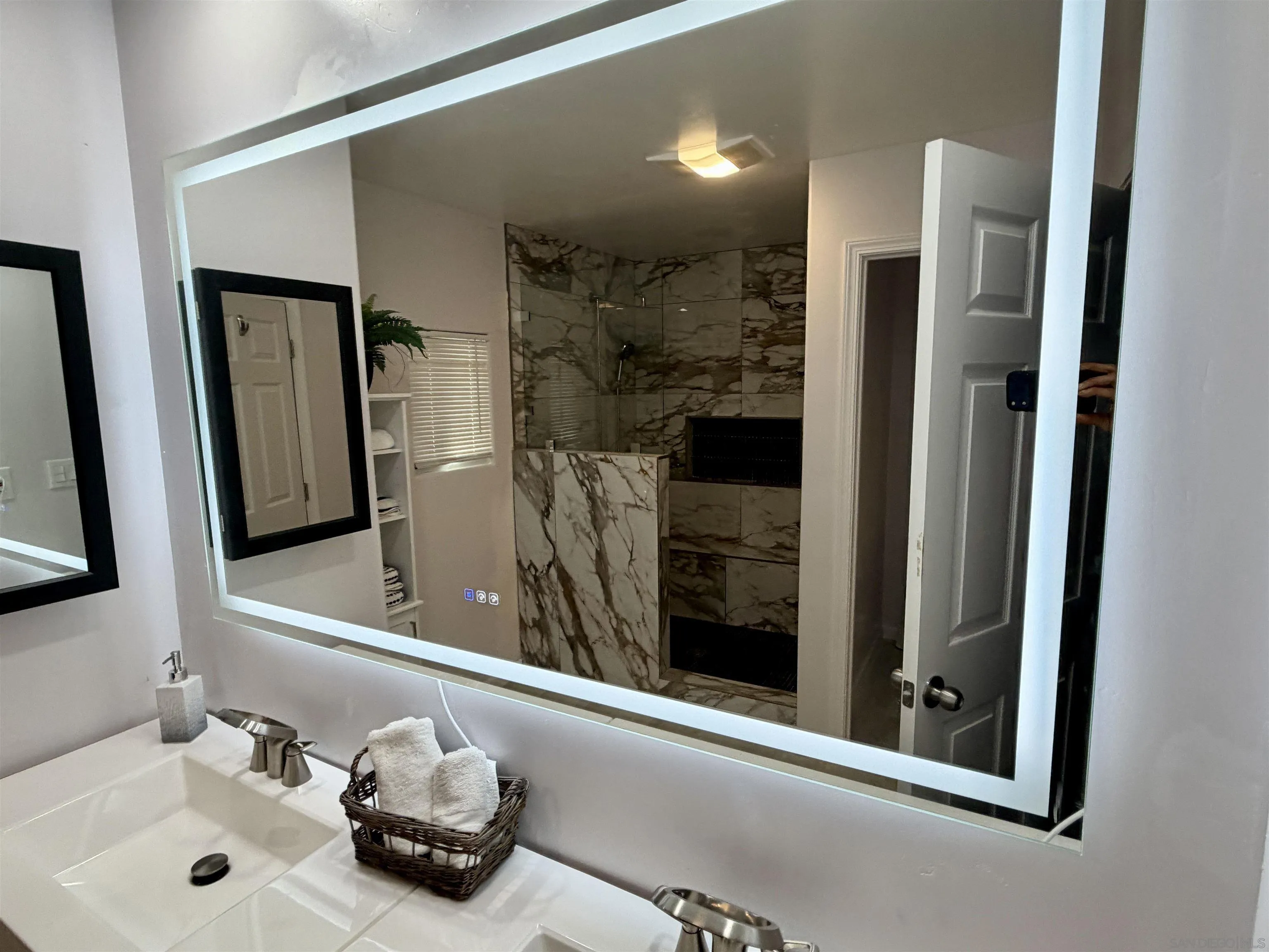 https://cdn.realtyfeed.com/cdn/127/260006050/da5e7e50b3465bbaa31f40565b557445.webp