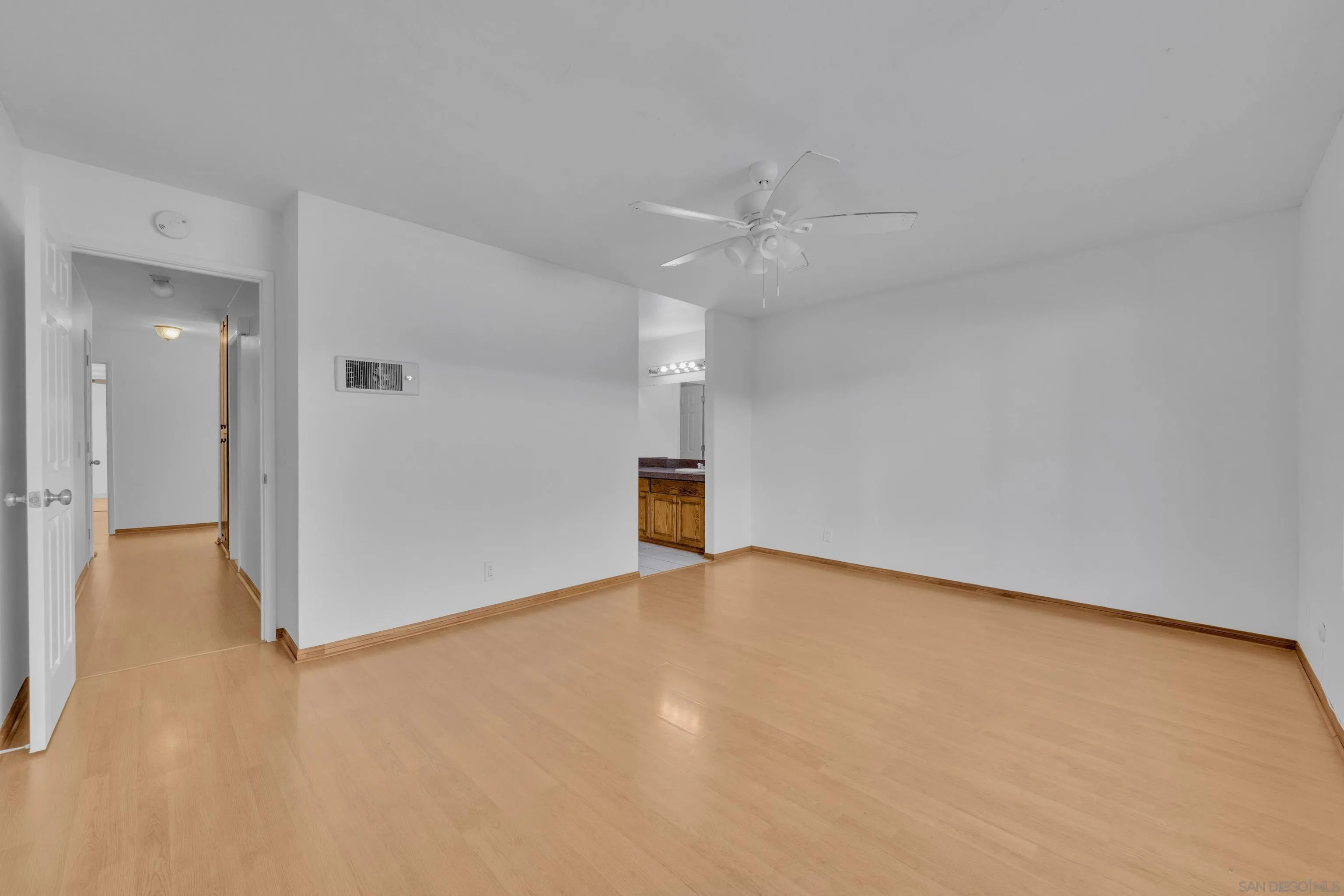 https://cdn.realtyfeed.com/cdn/127/260006054/202d870195e3c55609f57f079eeca089.webp