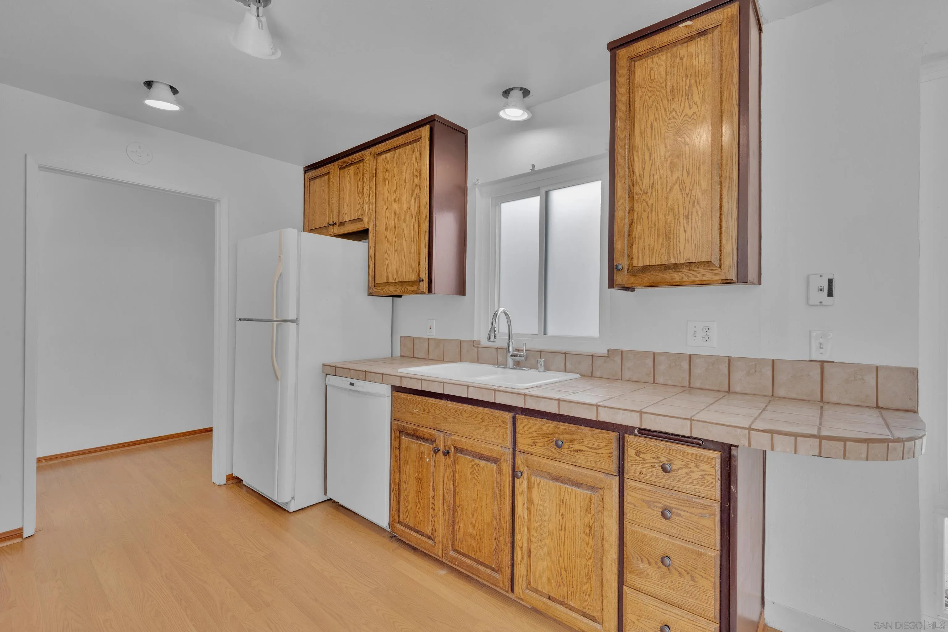 https://cdn.realtyfeed.com/cdn/127/260006054/3e4c4ce0091eaa4618f6ffaaf852b305.webp