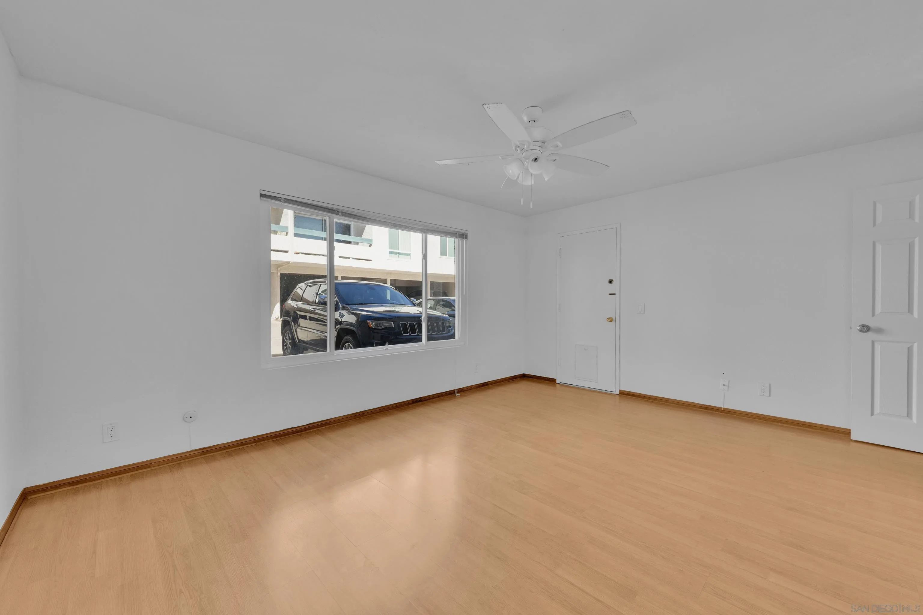 https://cdn.realtyfeed.com/cdn/127/260006054/e72258aca7184299b8075fb339662bb3.webp