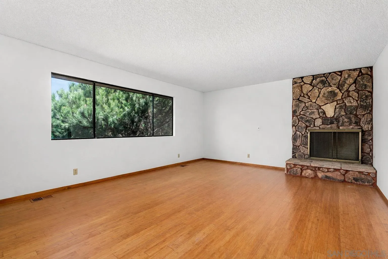 https://cdn.realtyfeed.com/cdn/127/260006056/2ccc5b8c54a9826ed759b9e6cf89f928.webp