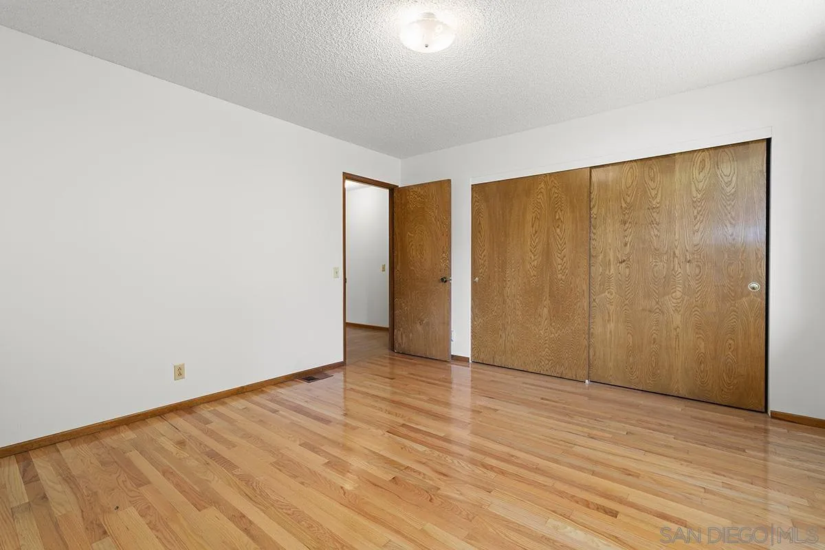 https://cdn.realtyfeed.com/cdn/127/260006056/8afe72577e2c7d65a81ee6a3980affd5.webp