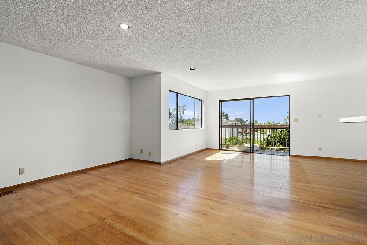 https://cdn.realtyfeed.com/cdn/127/260006056/8fe215cb150182835020aaa94cb4244c.webp