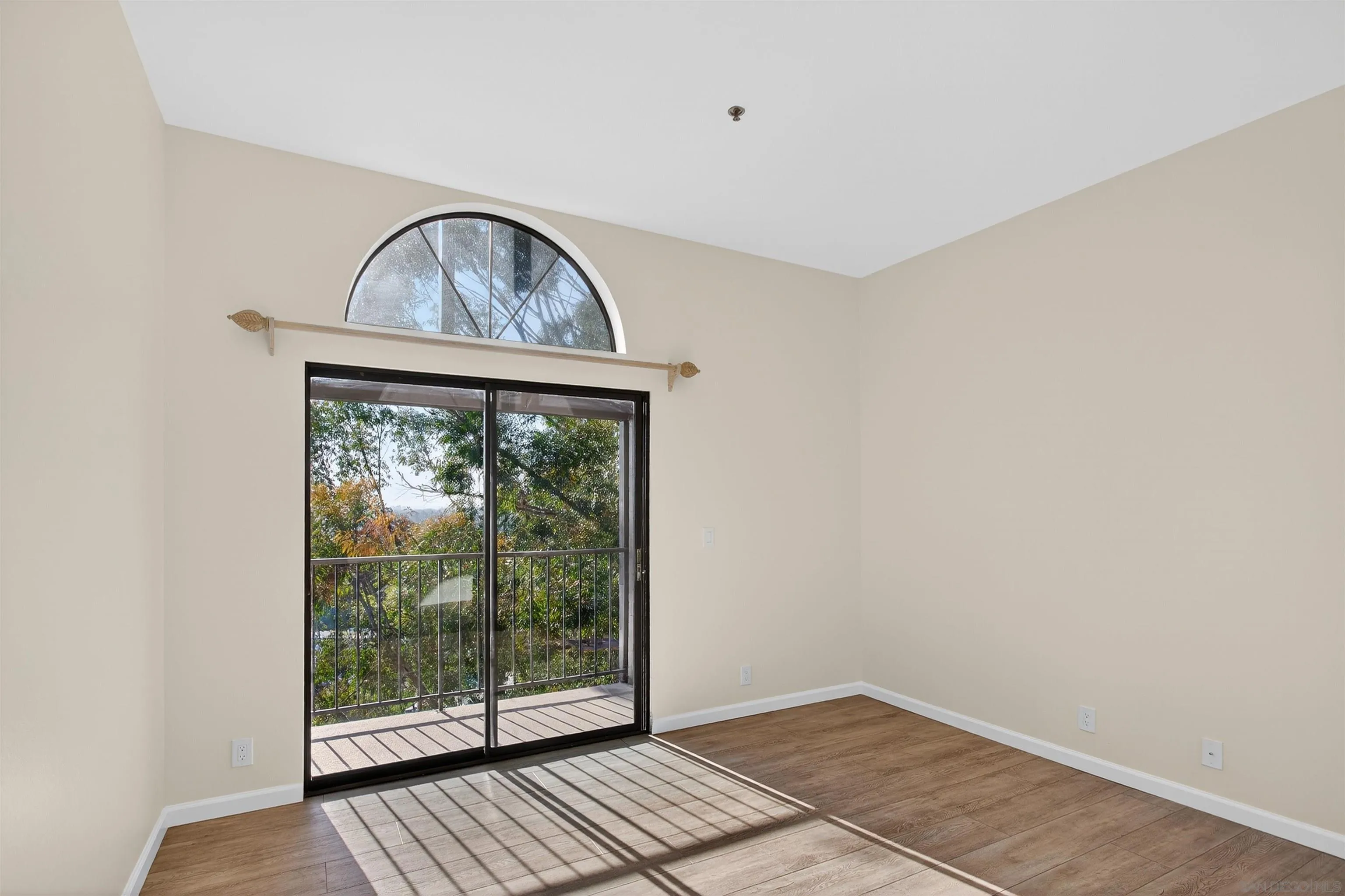 https://cdn.realtyfeed.com/cdn/127/260006067/14805960a7ec45387da94bfc75add910.webp