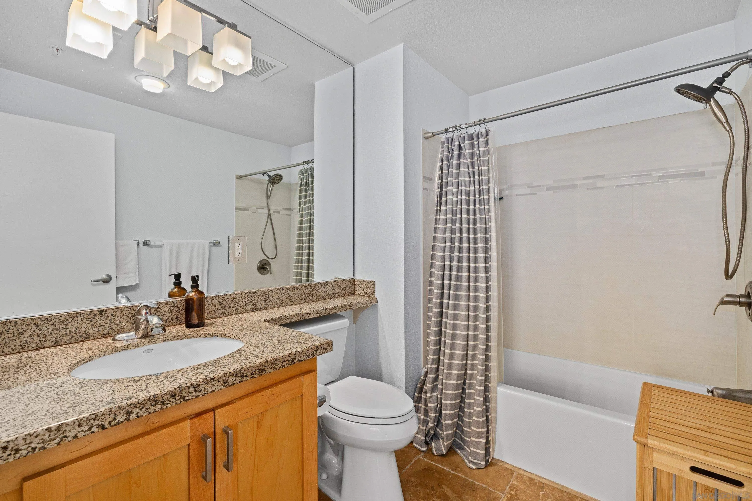 Photo #8: 260006071 Listing: Photo #8
