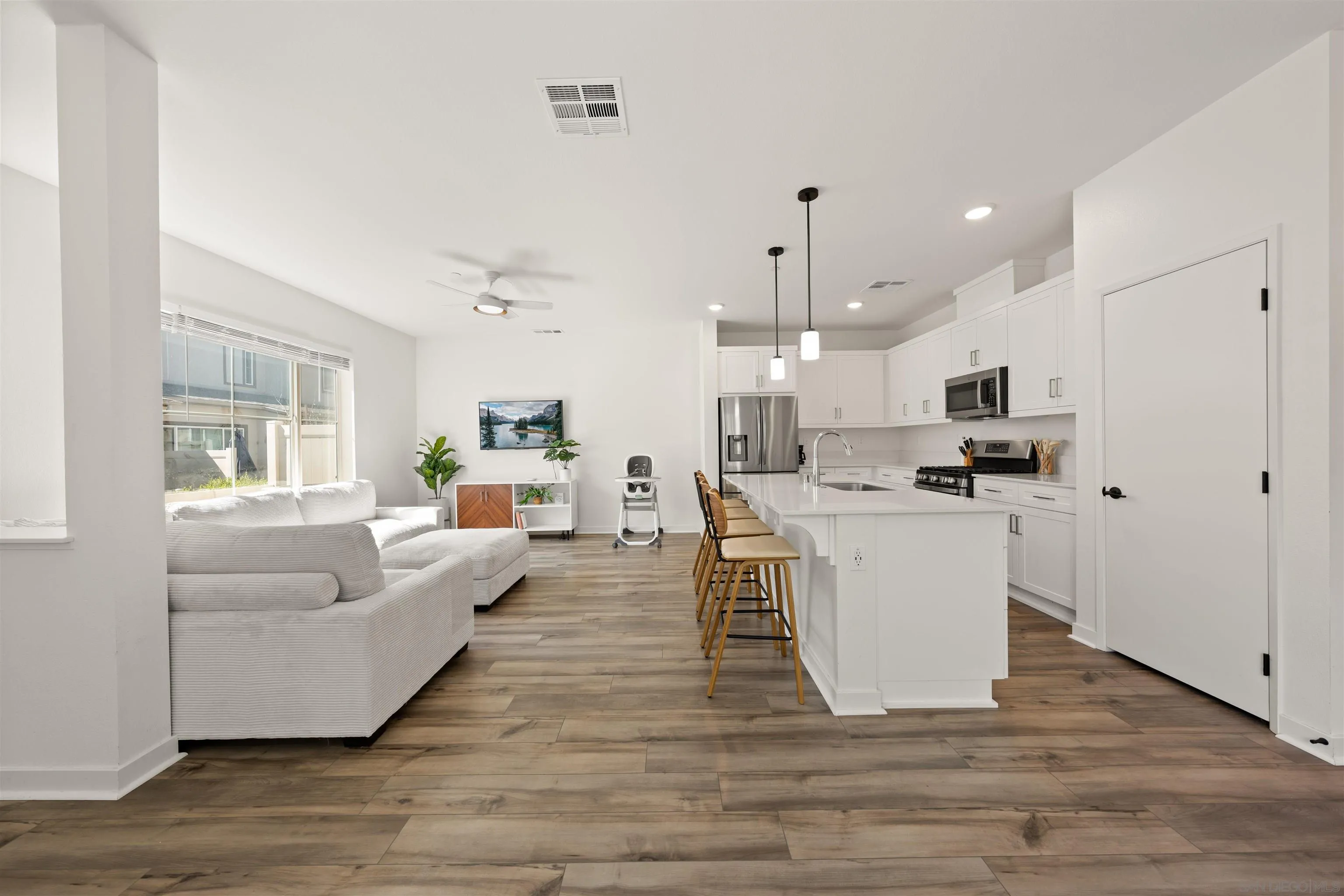 Photo #8: 260006075 Listing: Photo #8