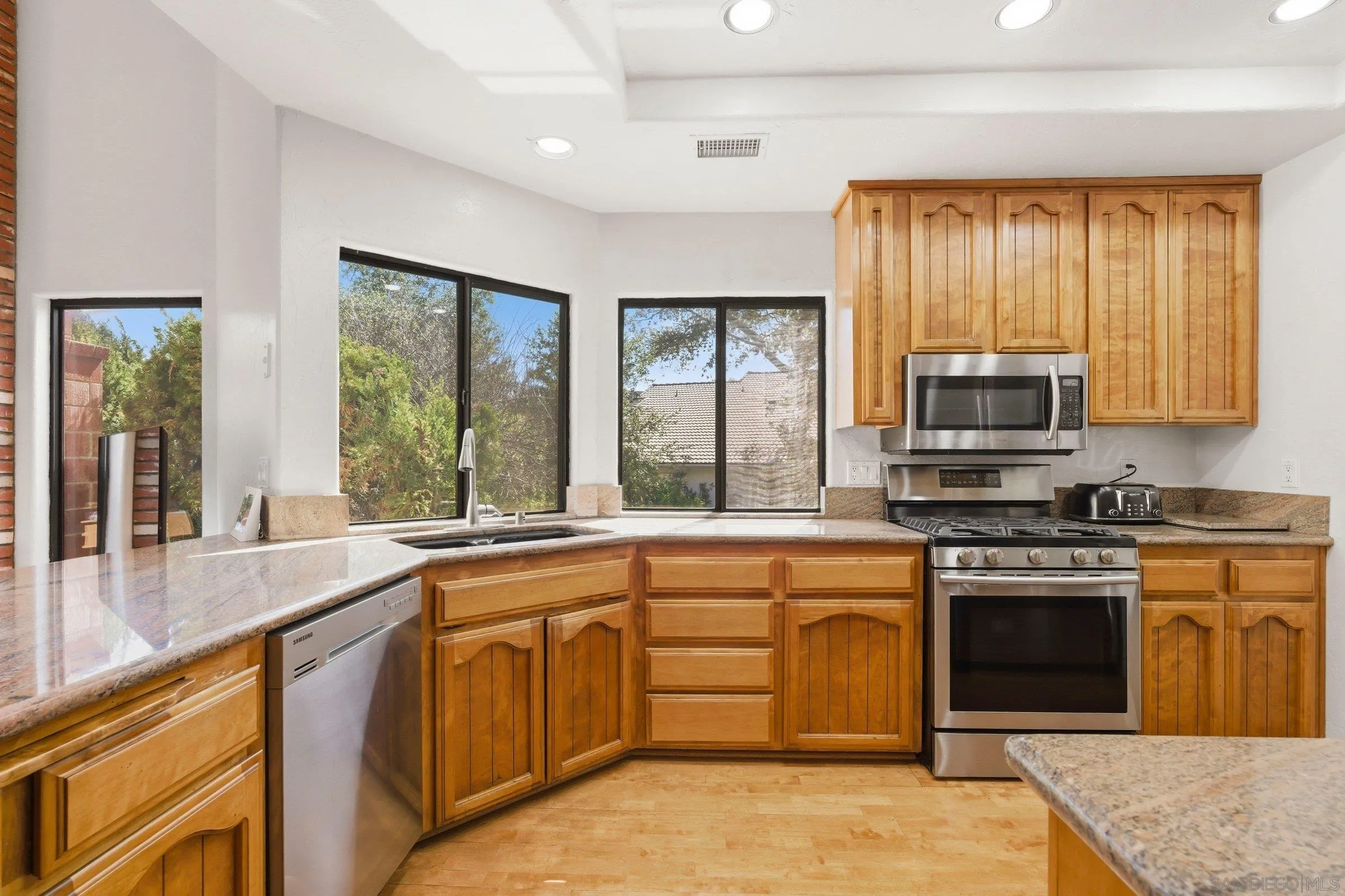 https://cdn.realtyfeed.com/cdn/127/260006078/255735acb213c699495abb0a6e6d3f66.webp