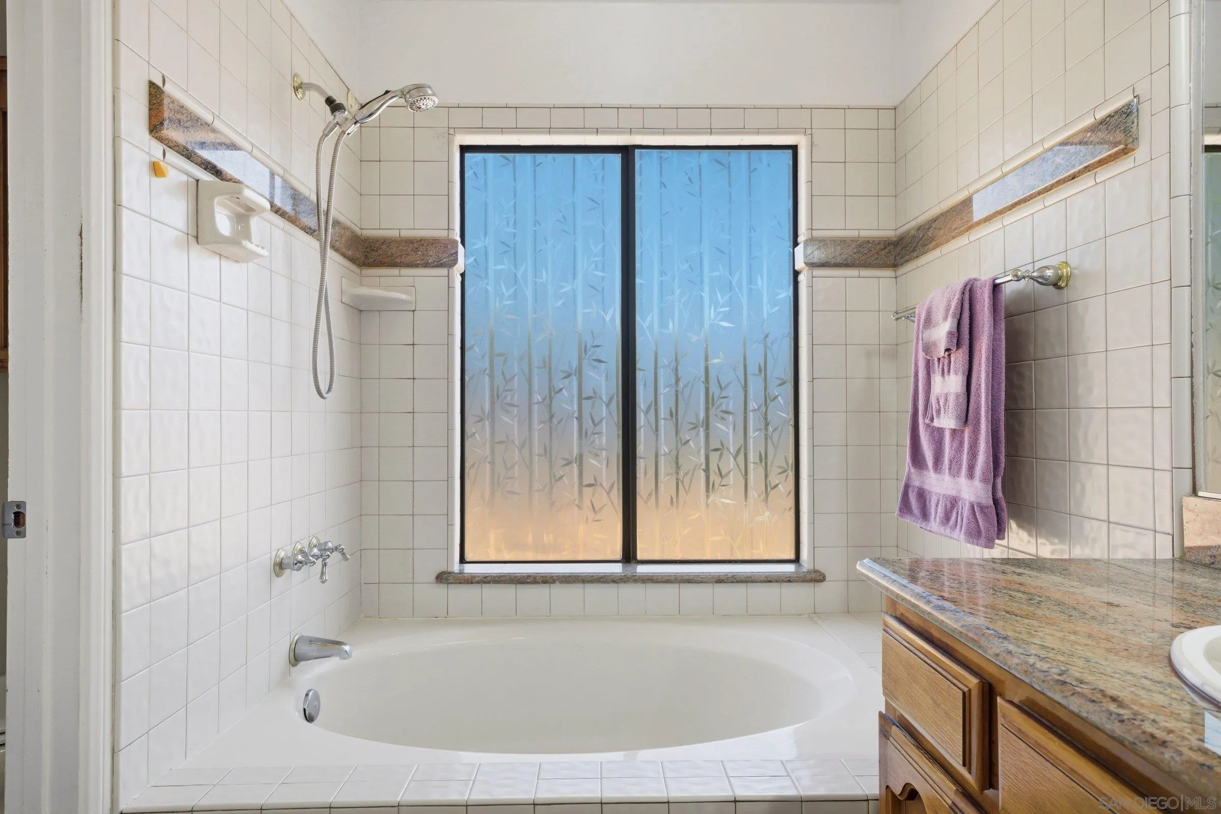 https://cdn.realtyfeed.com/cdn/127/260006078/799bab732e824488bd1166b38c6de9bf.webp