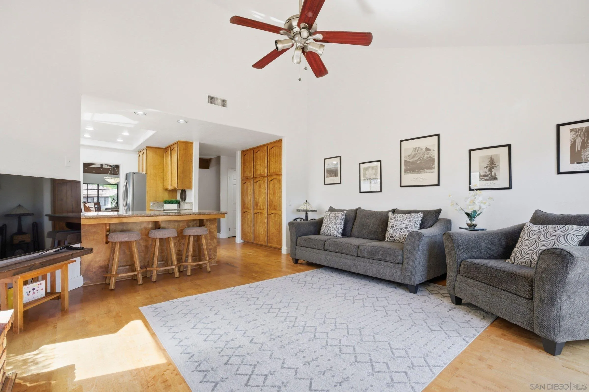 https://cdn.realtyfeed.com/cdn/127/260006078/a2a9f3028d0c4f405cfb24cb14158ab6.webp